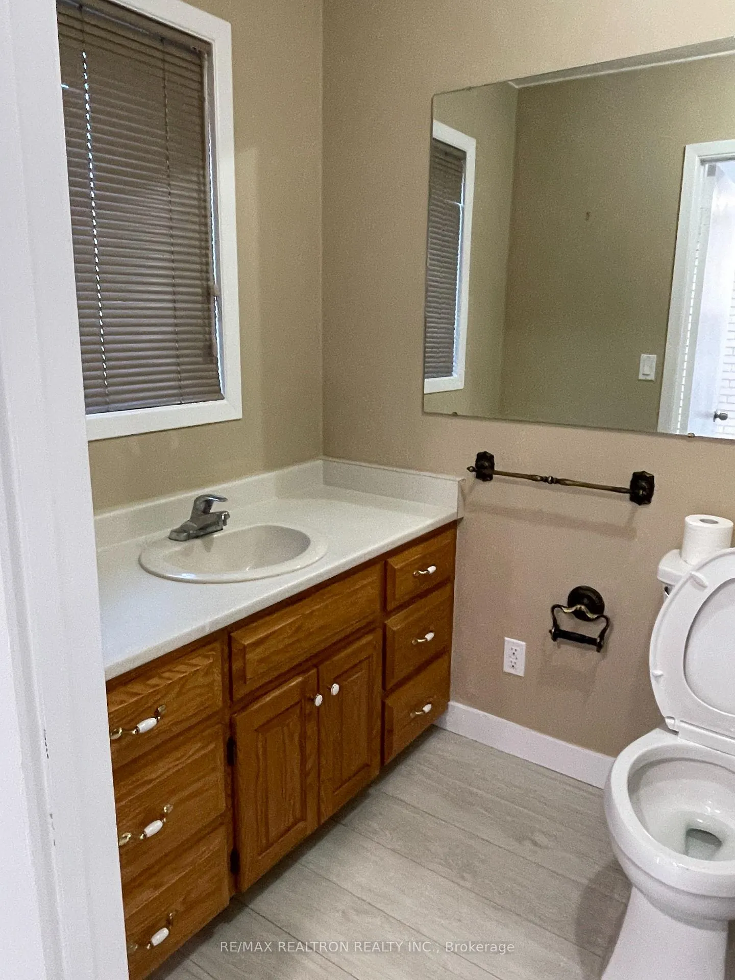 Photo 13 of 143 Peel Street, Barrie, Wellington — HOMEH