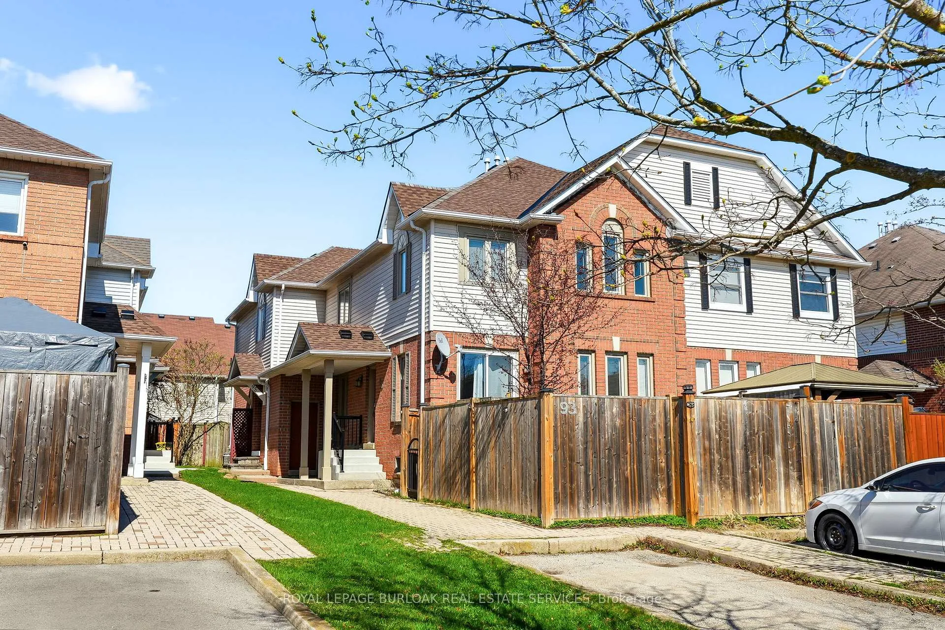 Photo 1 of 95 Thornlodge Drive, Hamilton, Waterdown — HOMEH