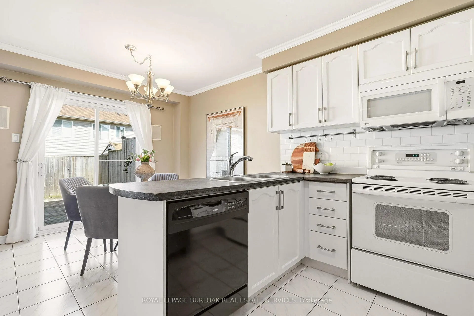 Photo 11 of 95 Thornlodge Drive, Hamilton, Waterdown — HOMEH
