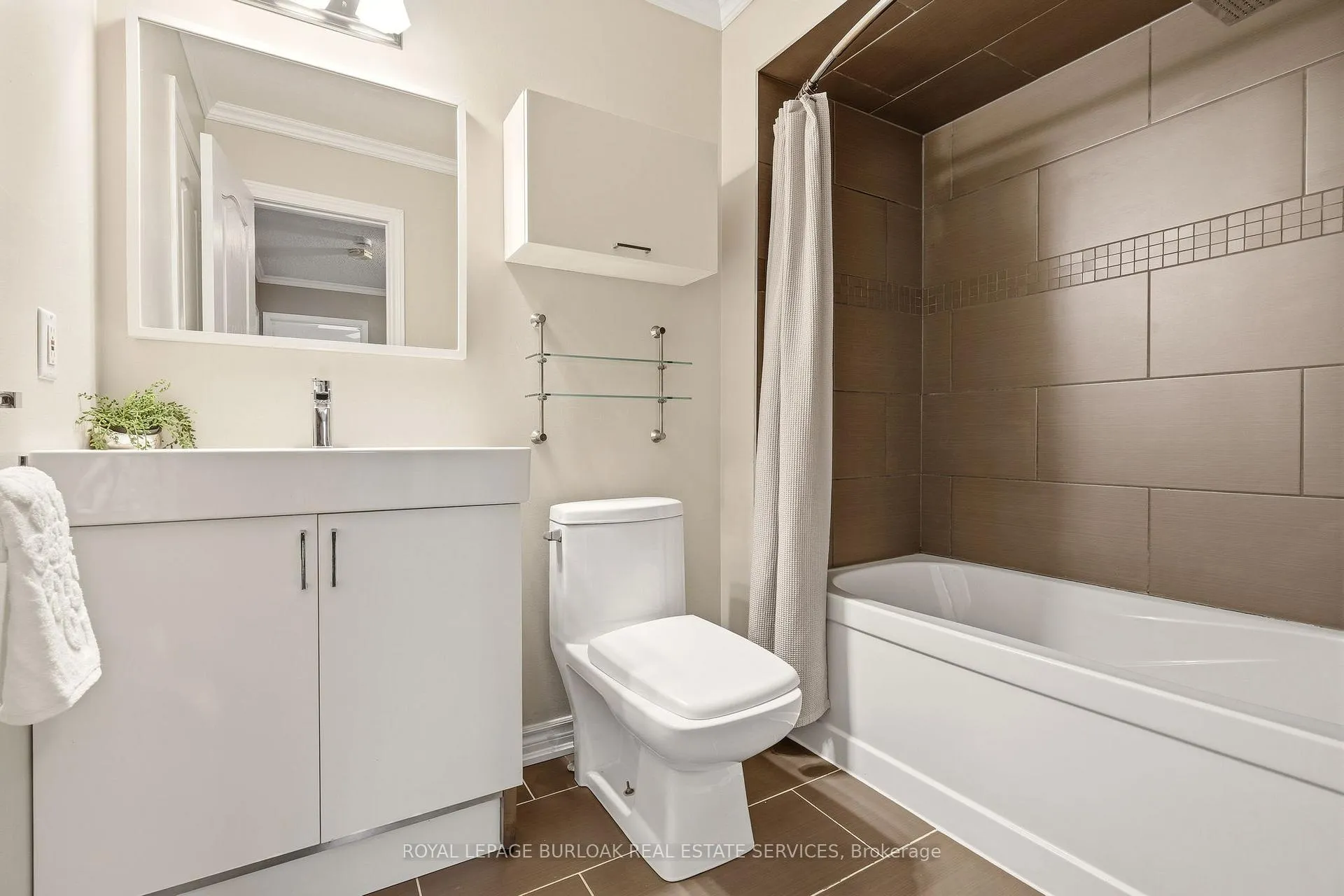 Photo 23 of 95 Thornlodge Drive, Hamilton, Waterdown — HOMEH
