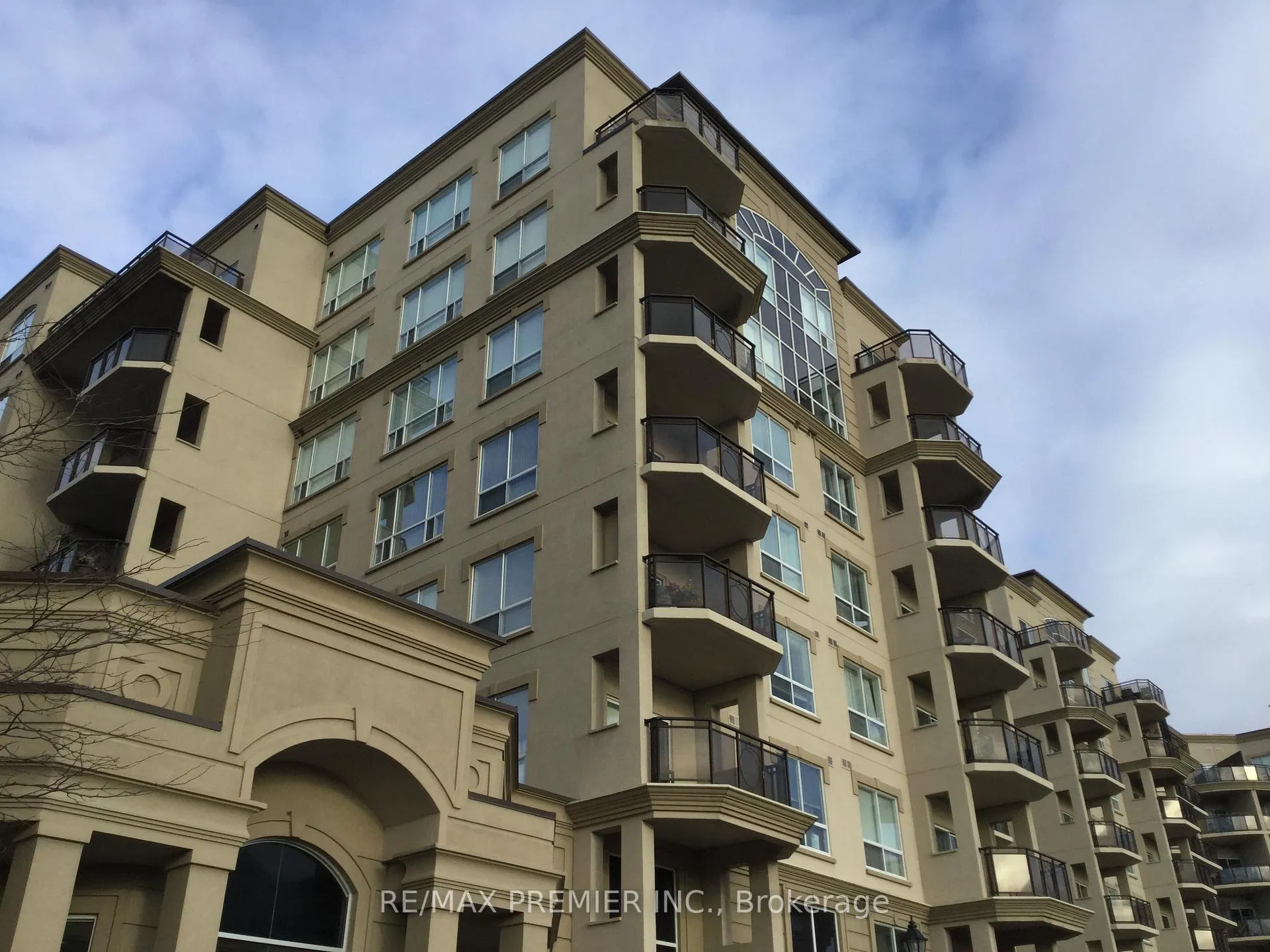 Front of Unit 717, 2 Maison Parc Court