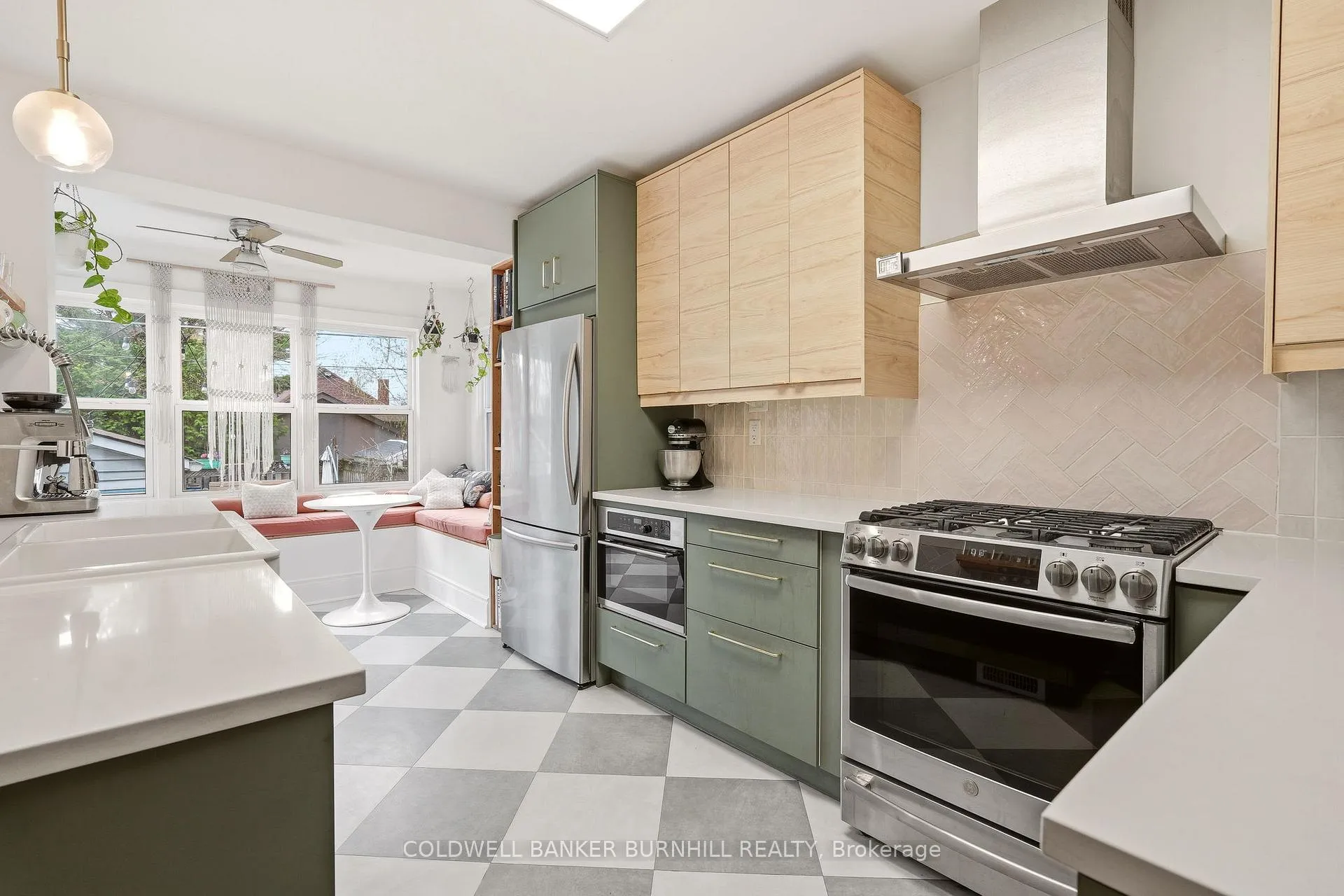 Photo 8 of 80 Weir Street N, Hamilton, Homeside — HOMEH