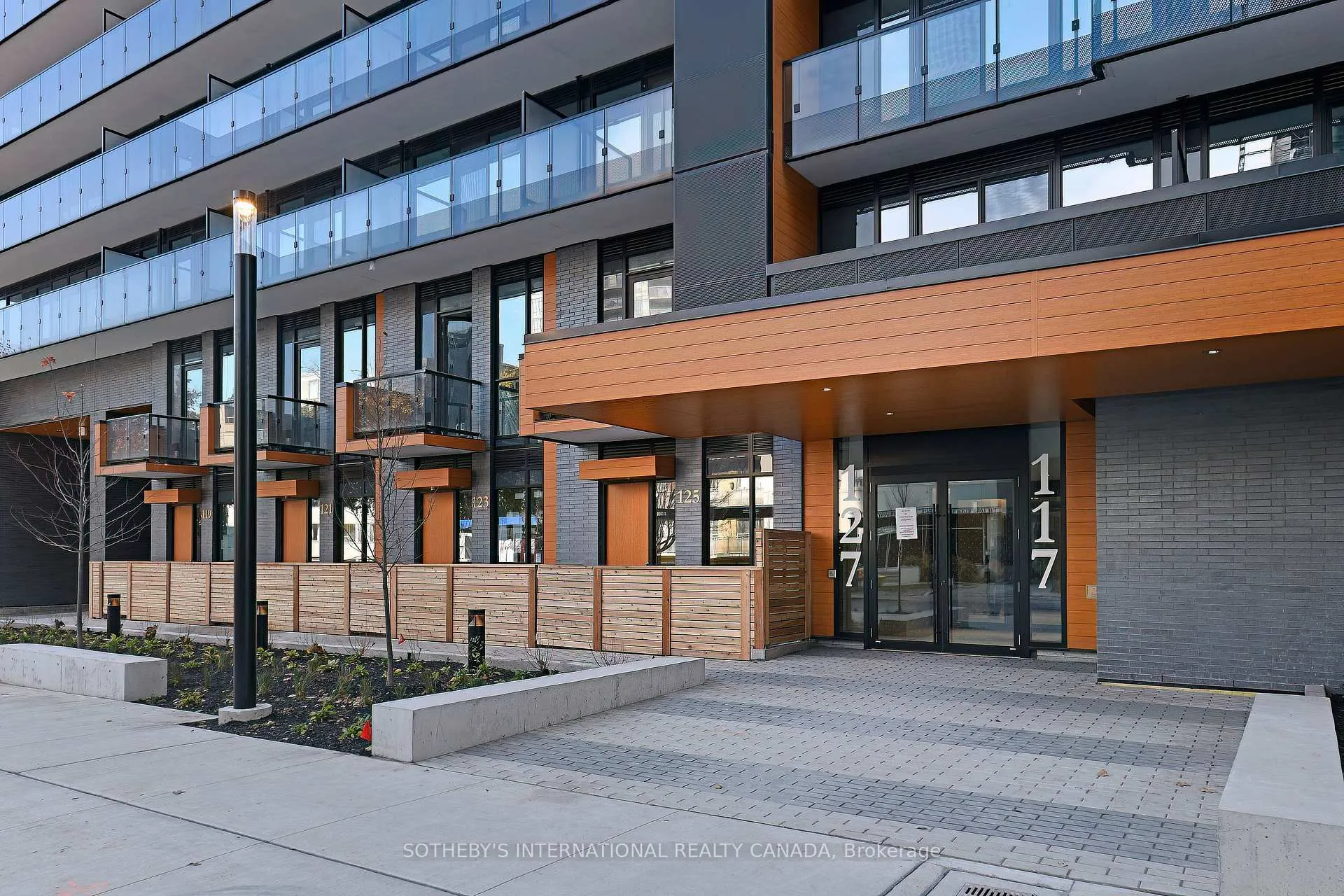 Photo 2 of Unit 1102S, 127 Broadway Avenue, Toronto, Mount Pleasant West — HOMEH