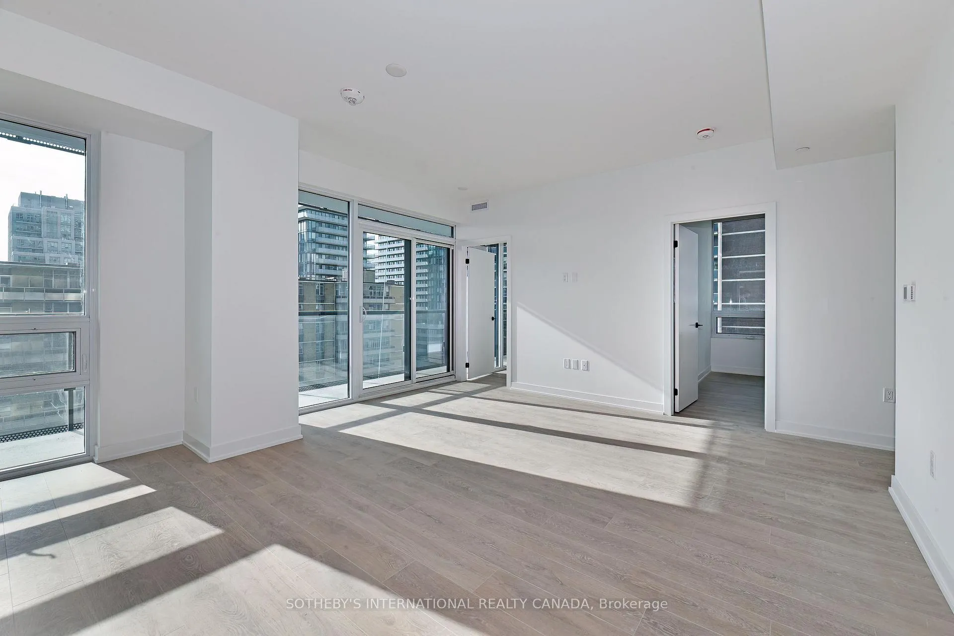 Photo 3 of Unit 1102S, 127 Broadway Avenue, Toronto, Mount Pleasant West — HOMEH