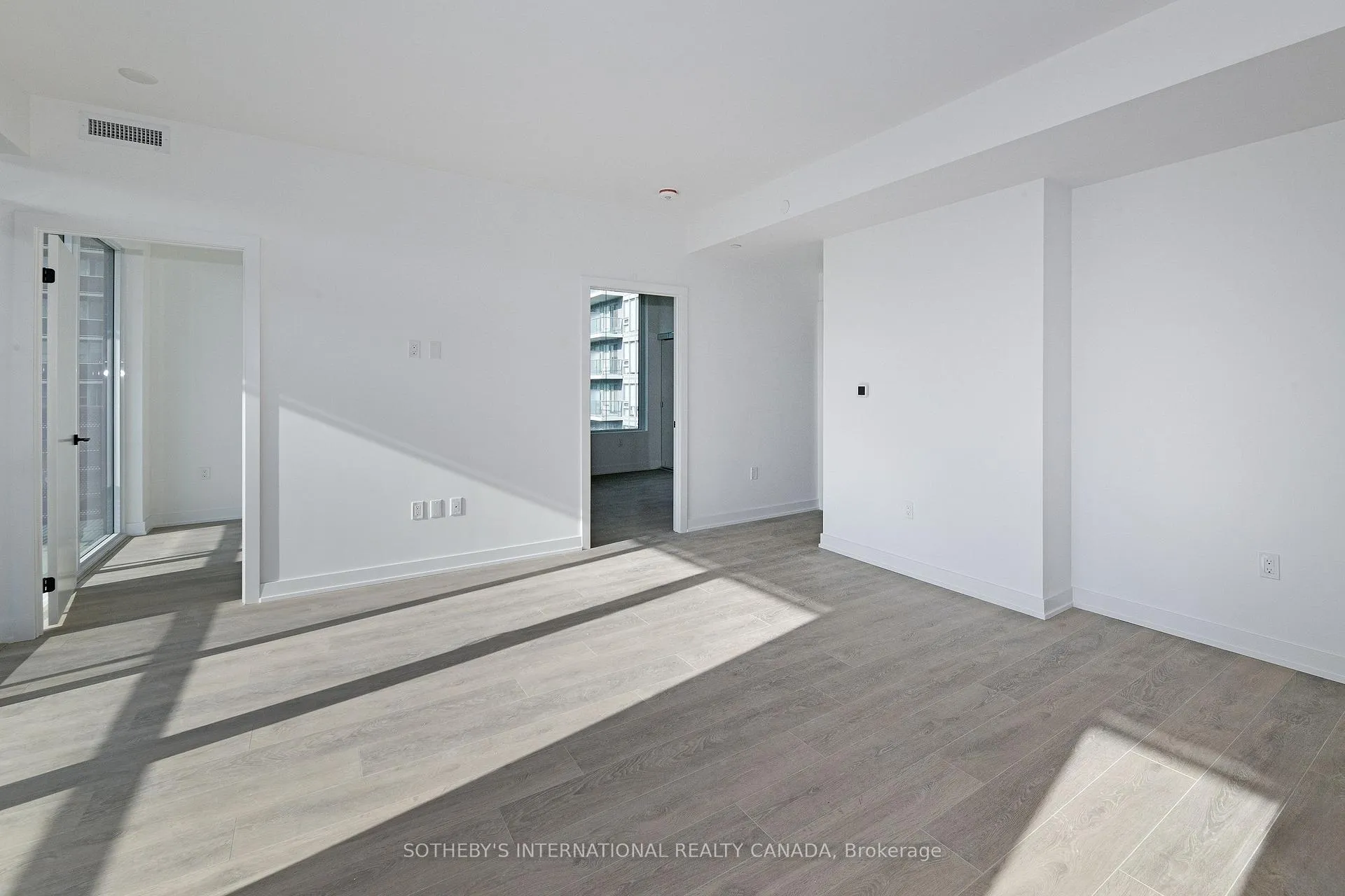 Photo 4 of Unit 1102S, 127 Broadway Avenue, Toronto, Mount Pleasant West — HOMEH
