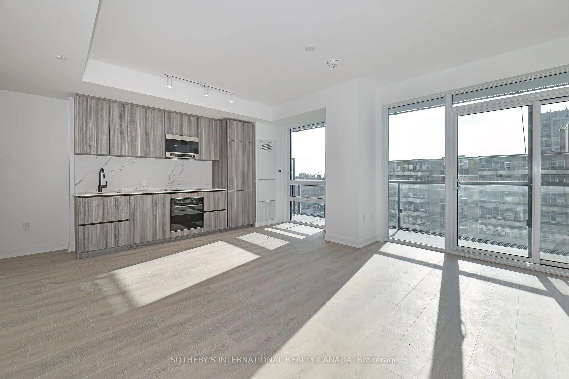 Photo 6 of Unit 1102S, 127 Broadway Avenue, Toronto, Mount Pleasant West — HOMEH