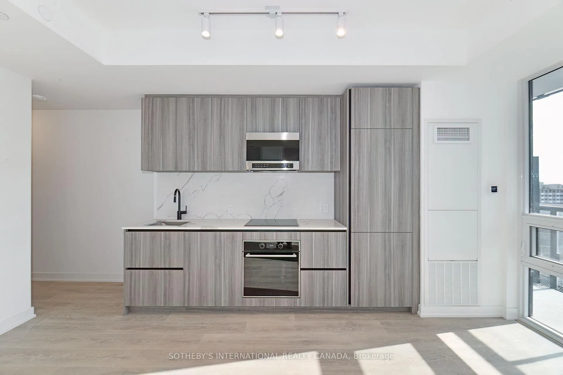 Photo 7 of Unit 1102S, 127 Broadway Avenue, Toronto, Mount Pleasant West — HOMEH