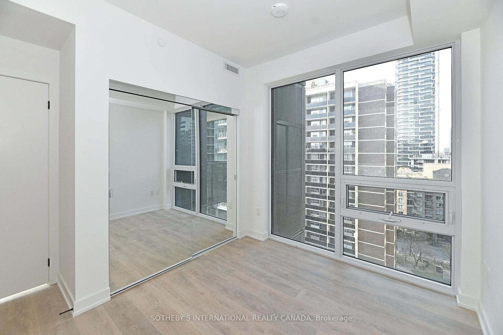 Photo 11 of Unit 1102S, 127 Broadway Avenue, Toronto, Mount Pleasant West — HOMEH