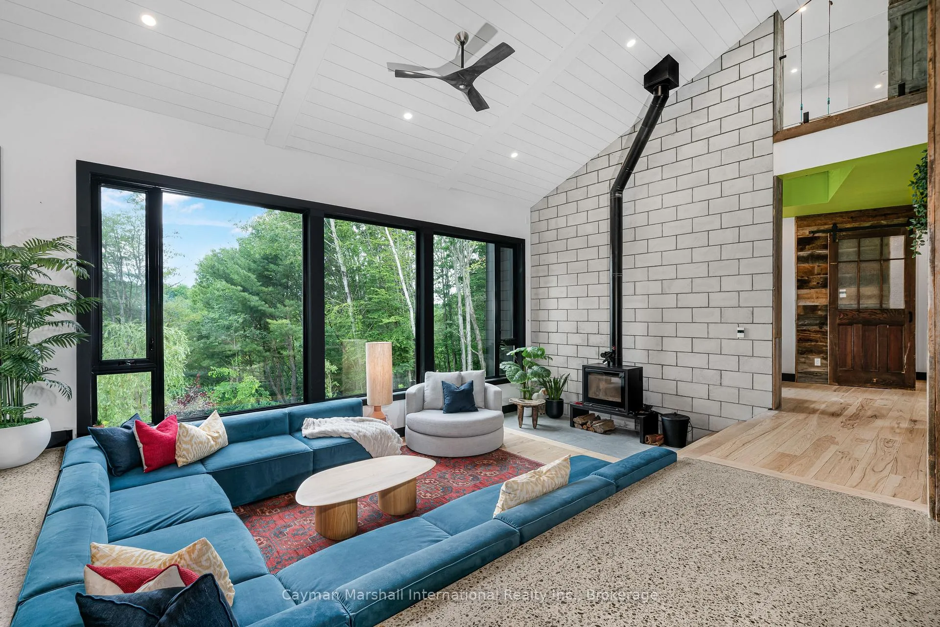 Photo 9 of 1016 Zoe Lane, Bracebridge, Macaulay — HOMEH
