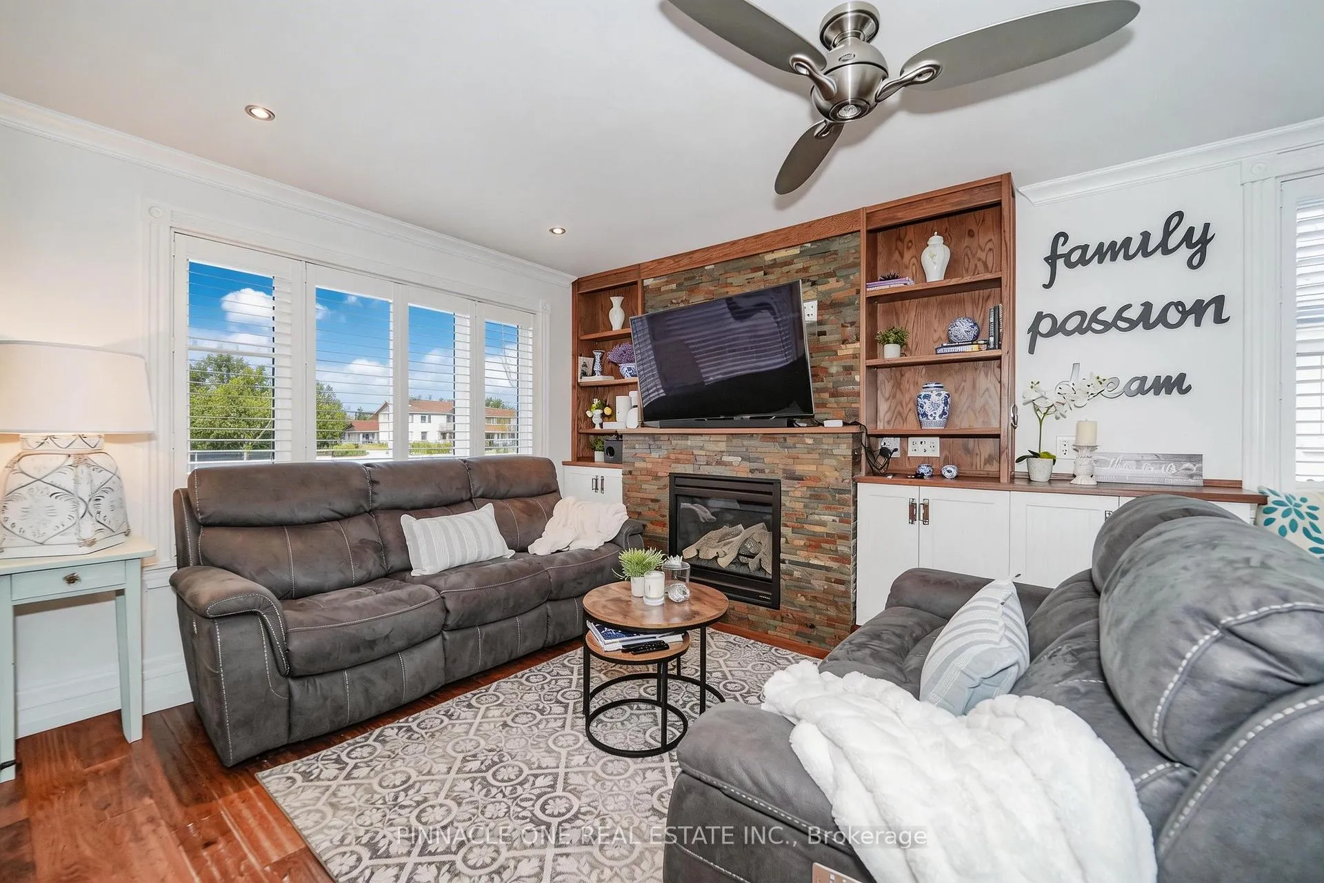 Photo 10 of 804 Byron Street S, Whitby, Downtown Whitby — HOMEH