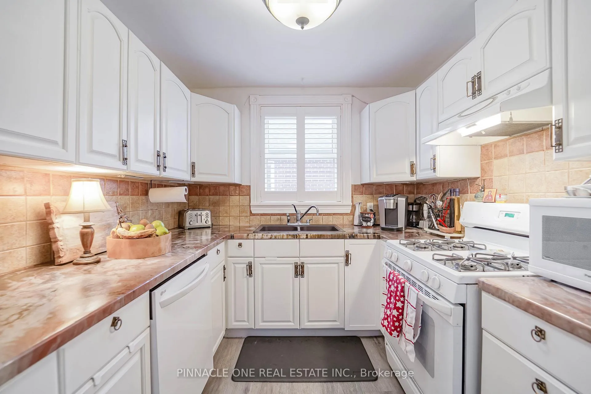 Photo 16 of 804 Byron Street S, Whitby, Downtown Whitby — HOMEH