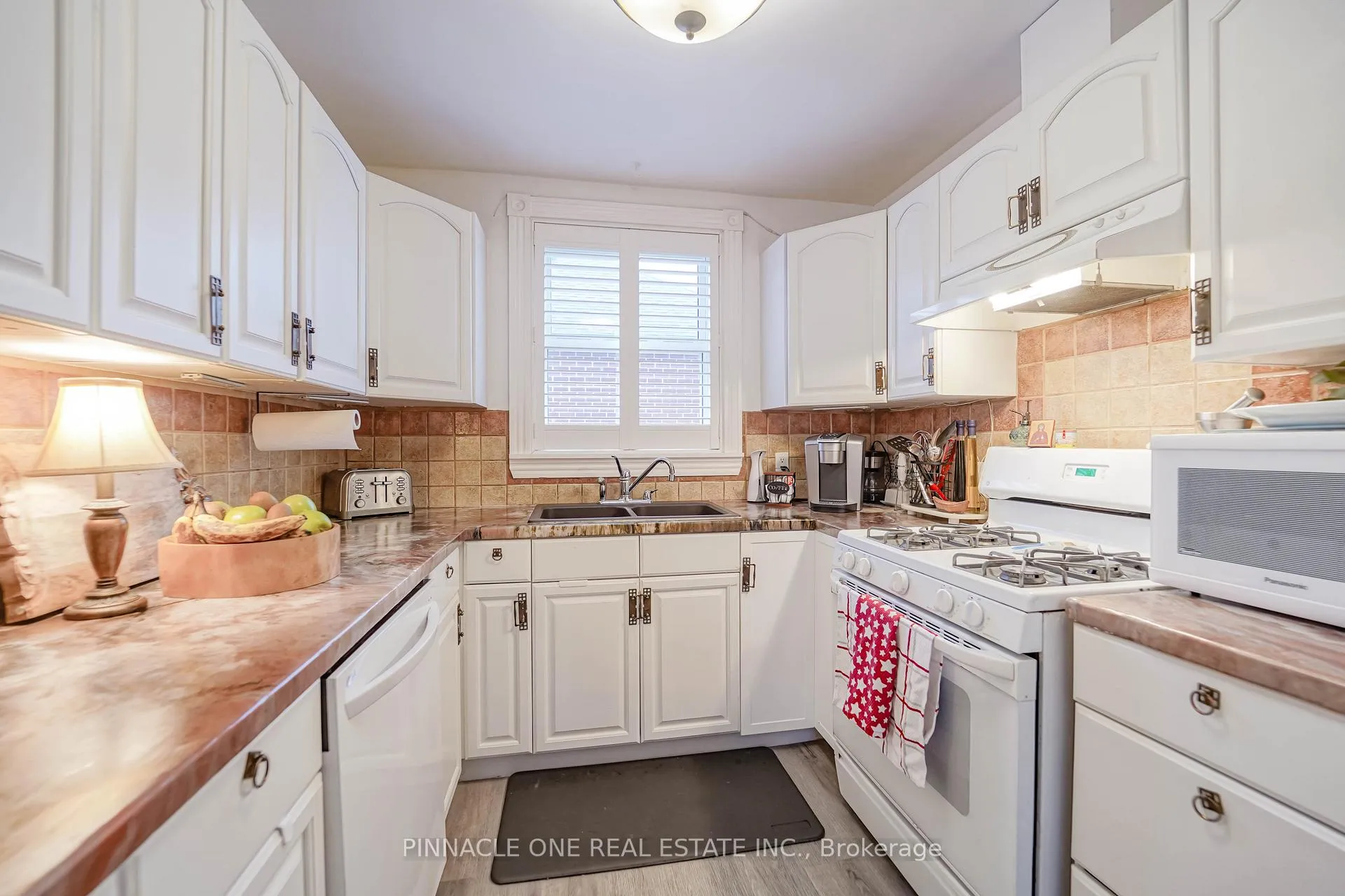 Photo 17 of 804 Byron Street S, Whitby, Downtown Whitby — HOMEH