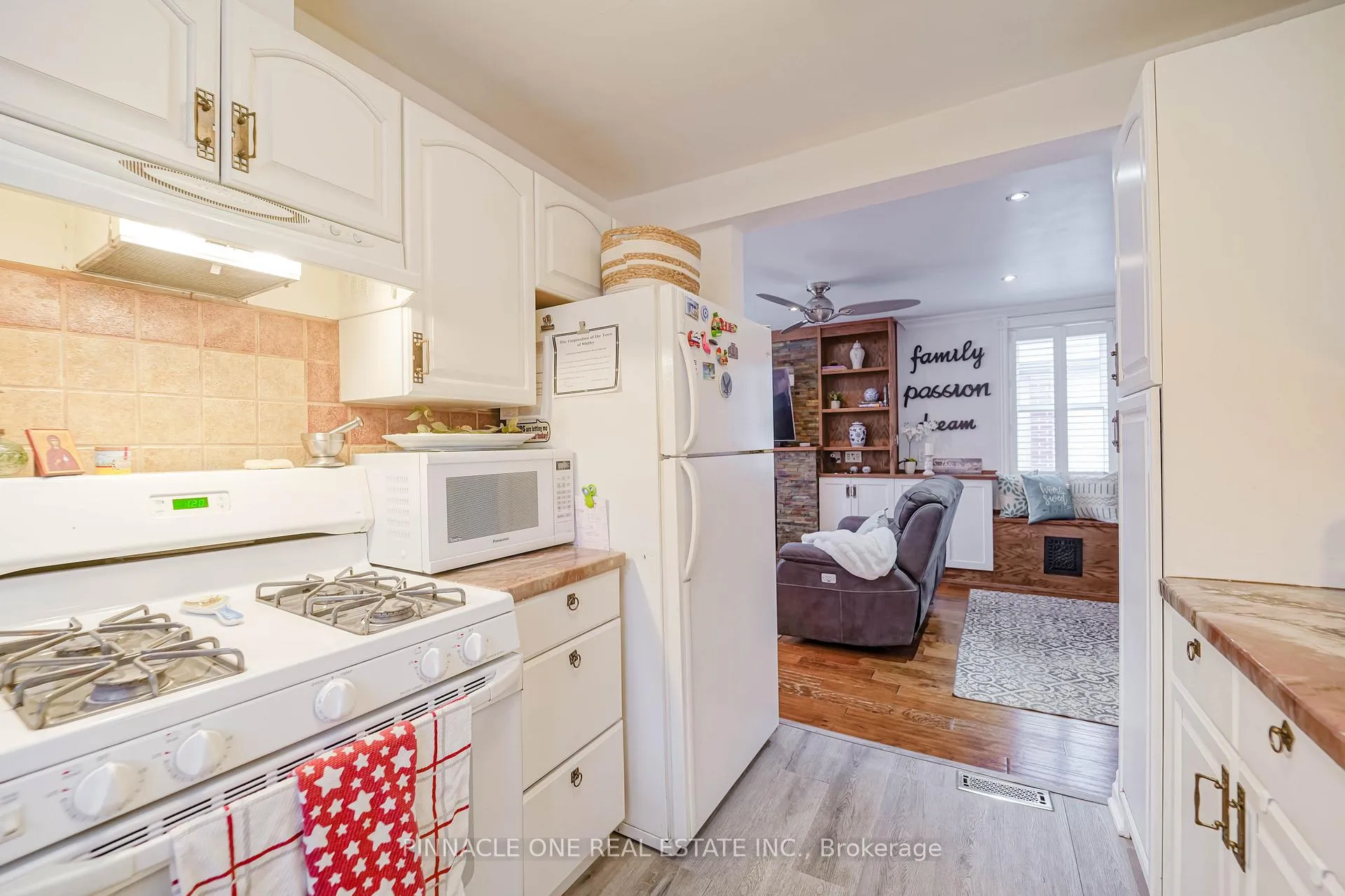 Photo 18 of 804 Byron Street S, Whitby, Downtown Whitby — HOMEH