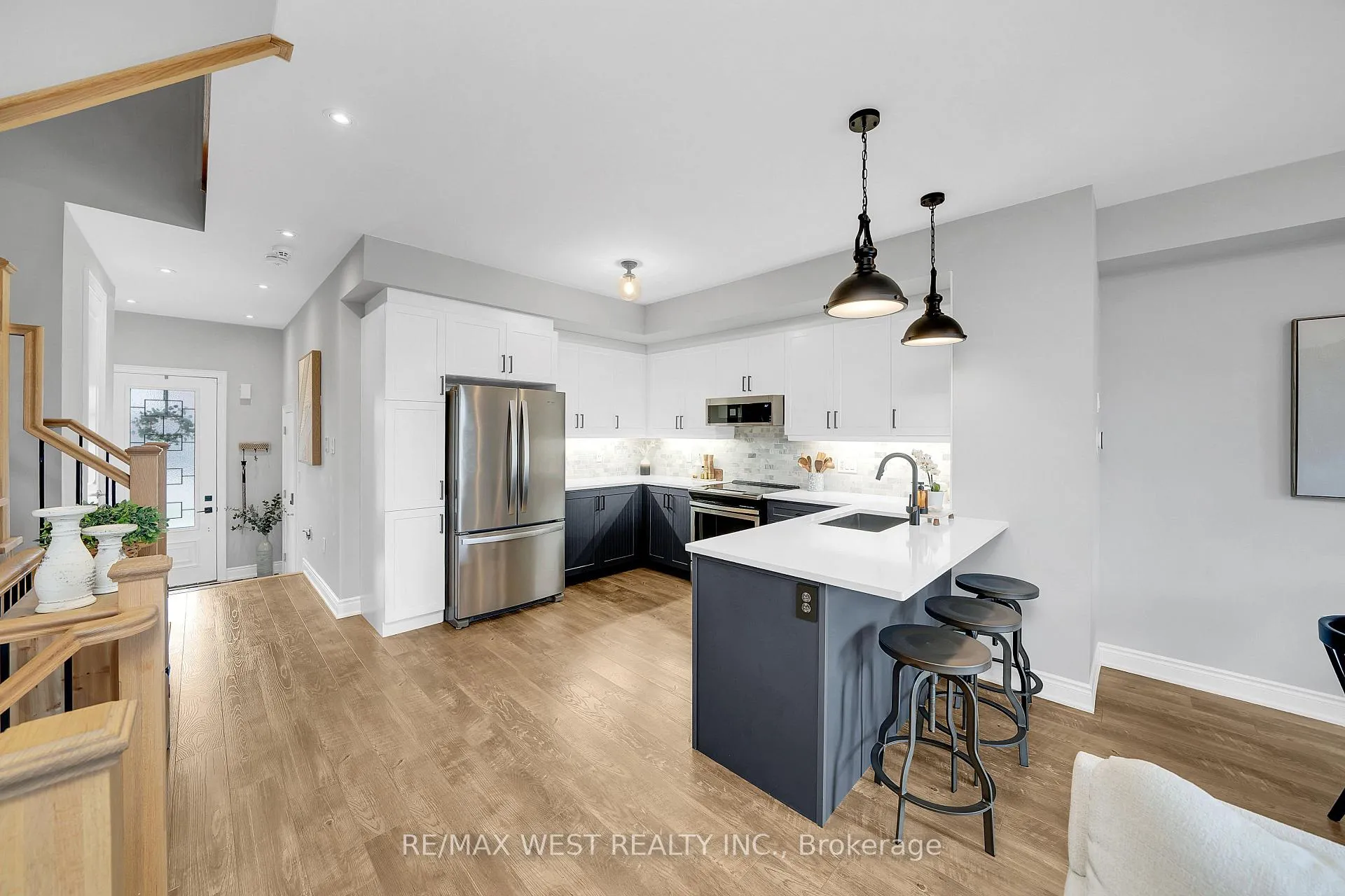Photo 10 of 173 Walker Boulevard, New Tecumseth, Alliston — HOMEH