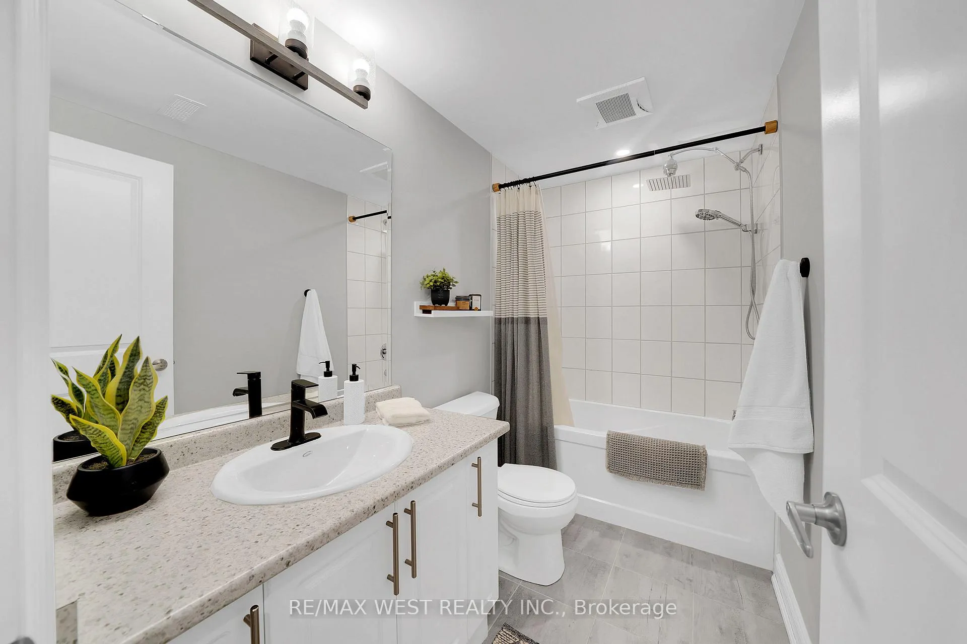Photo 35 of 173 Walker Boulevard, New Tecumseth, Alliston — HOMEH