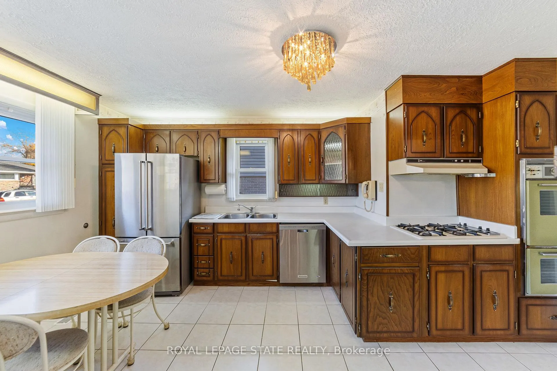 Photo 11 of 20 Burwell Avenue, Hamilton, Stoney Creek — HOMEH