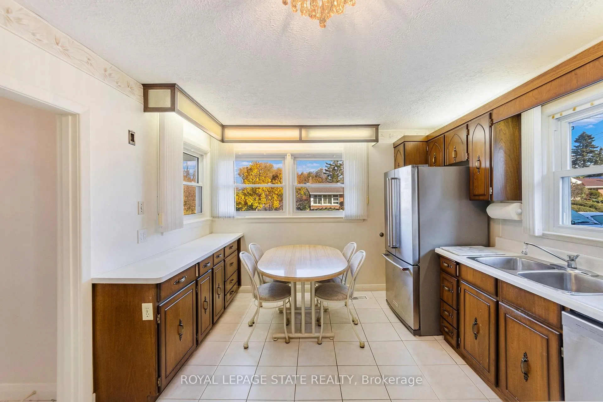 Photo 12 of 20 Burwell Avenue, Hamilton, Stoney Creek — HOMEH