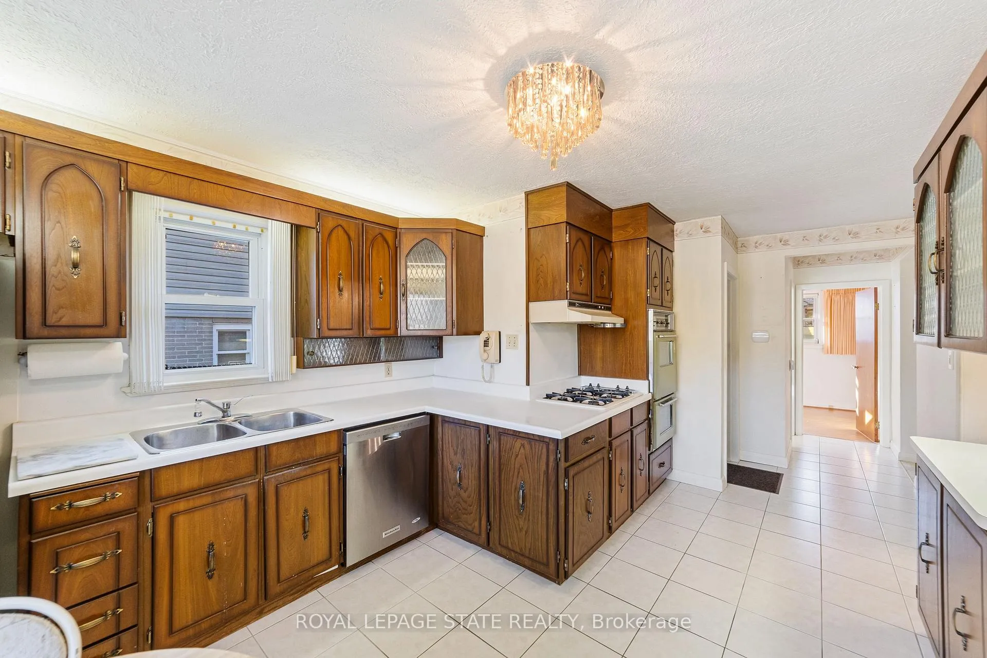 Photo 13 of 20 Burwell Avenue, Hamilton, Stoney Creek — HOMEH