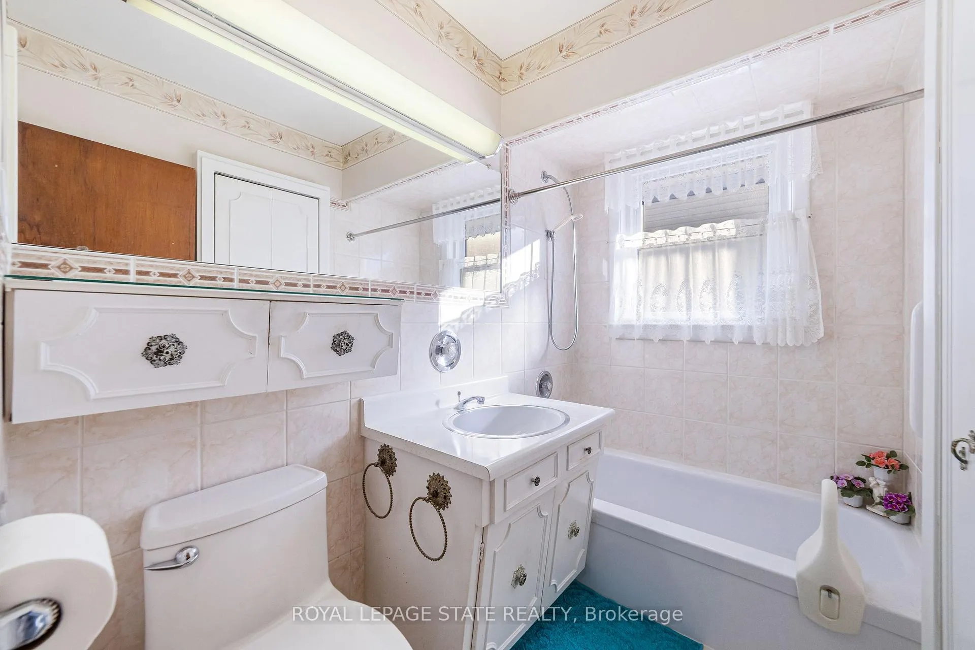 Photo 15 of 20 Burwell Avenue, Hamilton, Stoney Creek — HOMEH