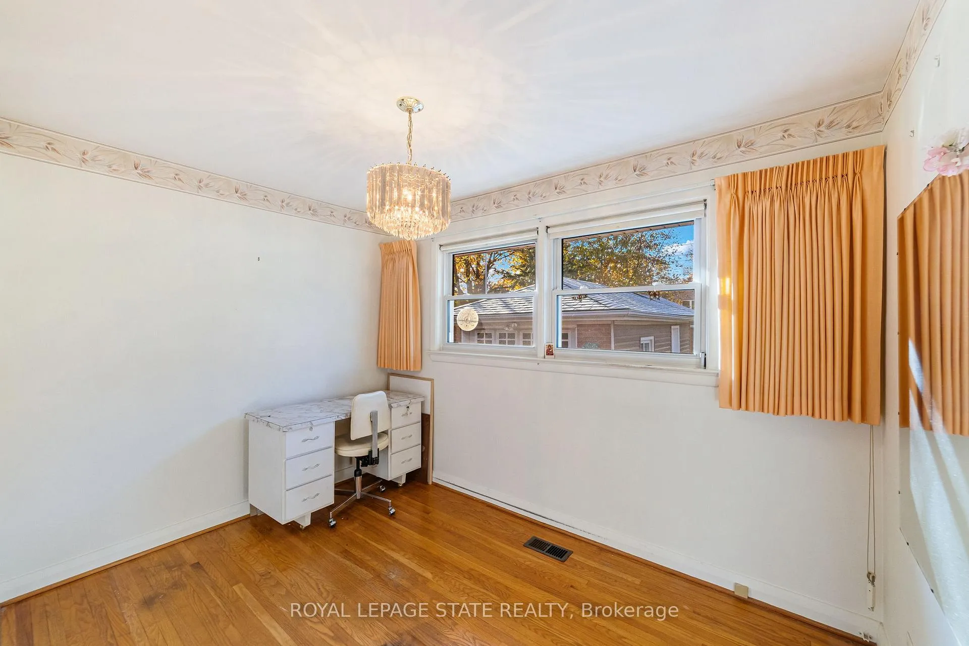 Photo 16 of 20 Burwell Avenue, Hamilton, Stoney Creek — HOMEH