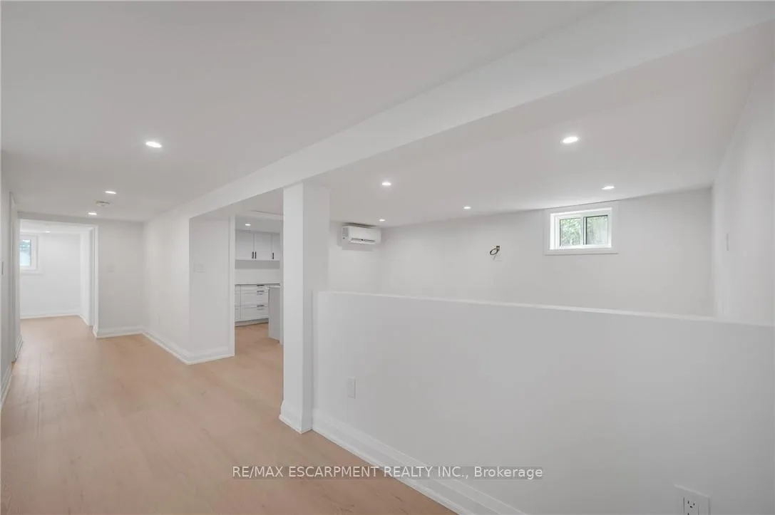 Photo 2 of 1339 Augustine Drive, Burlington, Mountainside — HOMEH