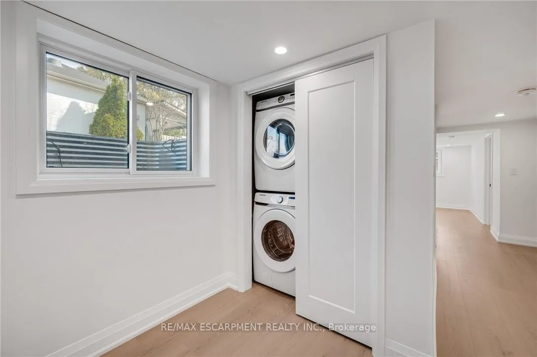 Photo 4 of 1339 Augustine Drive, Burlington, Mountainside — HOMEH