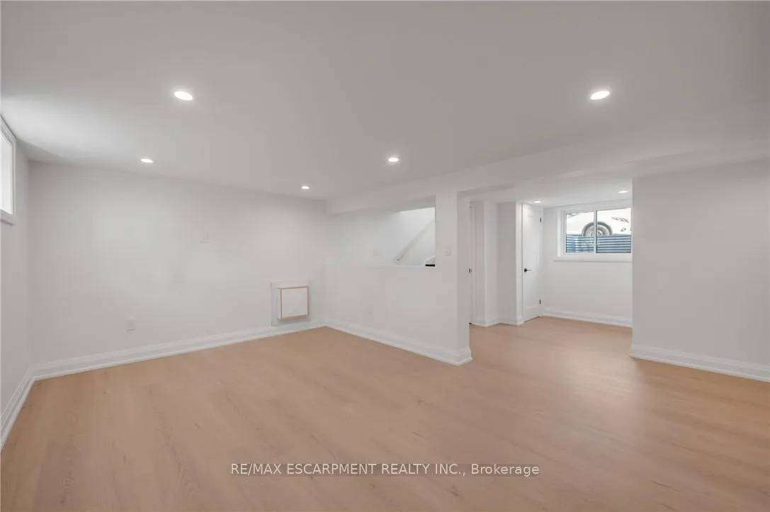 Photo 6 of 1339 Augustine Drive, Burlington, Mountainside — HOMEH