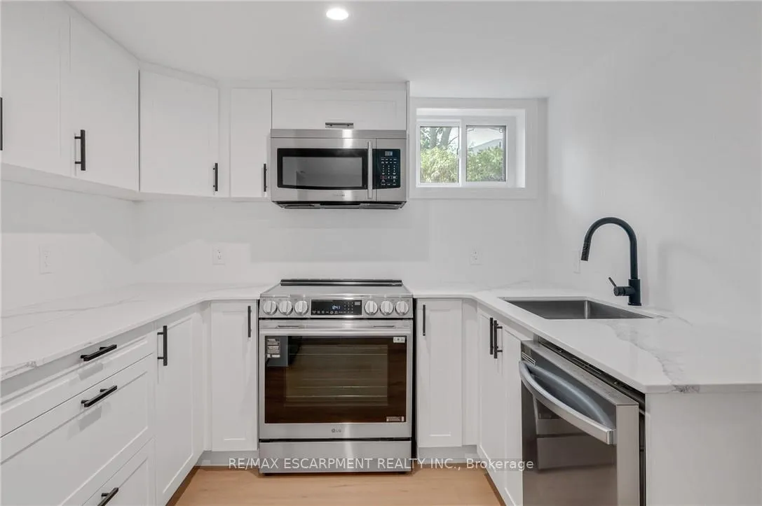 Photo 9 of 1339 Augustine Drive, Burlington, Mountainside — HOMEH