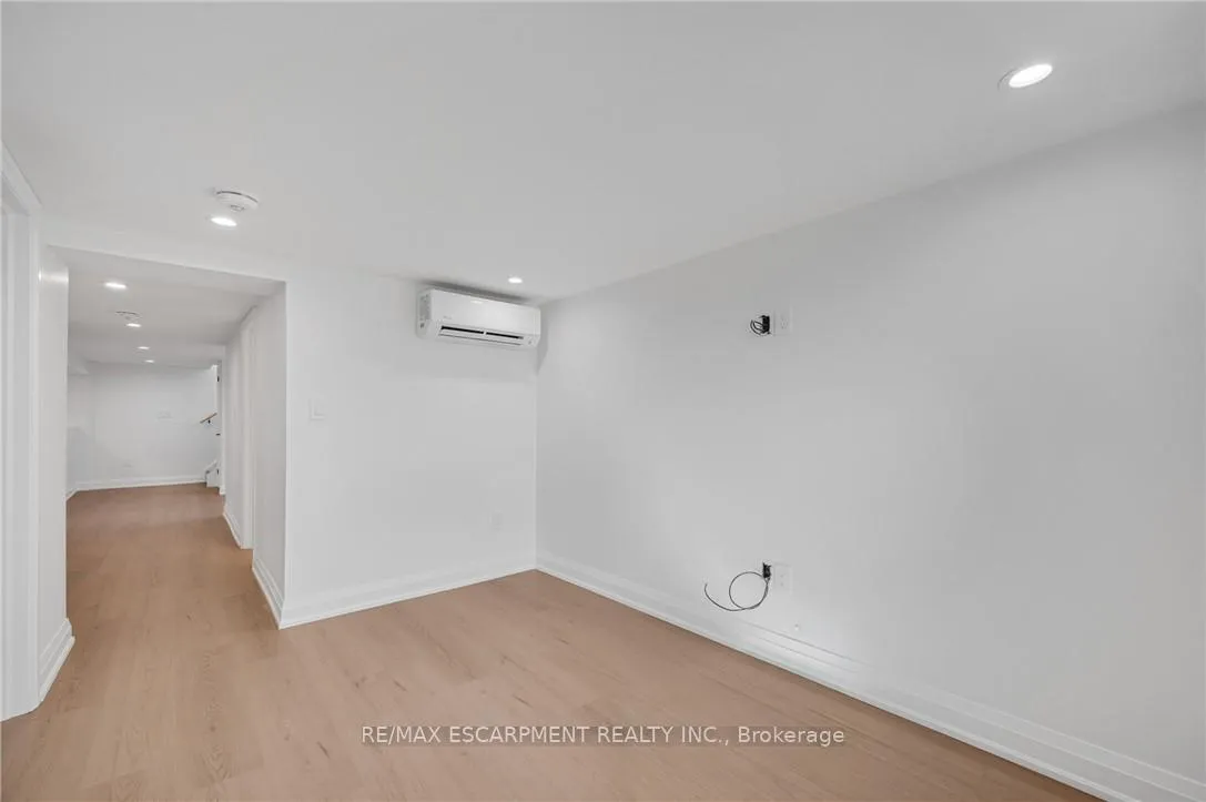 Photo 14 of 1339 Augustine Drive, Burlington, Mountainside — HOMEH