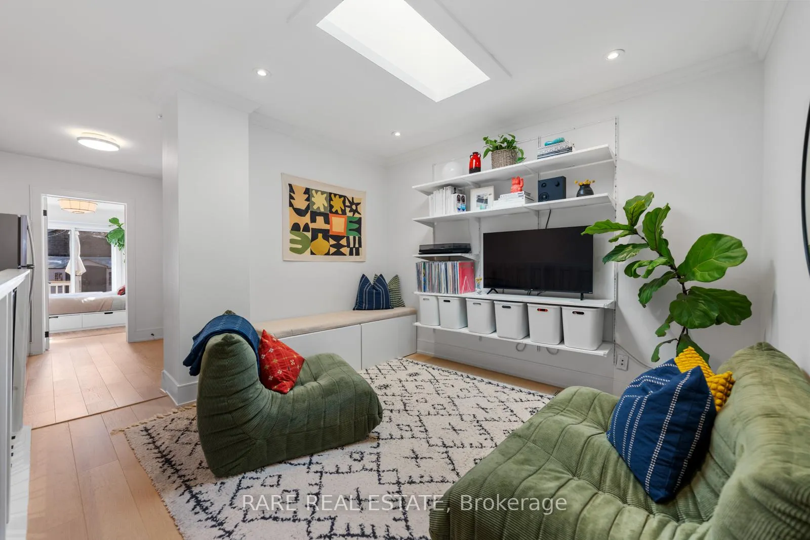 Photo 5 of 283 Chisholm Avenue, Toronto, Woodbine-Lumsden — HOMEH