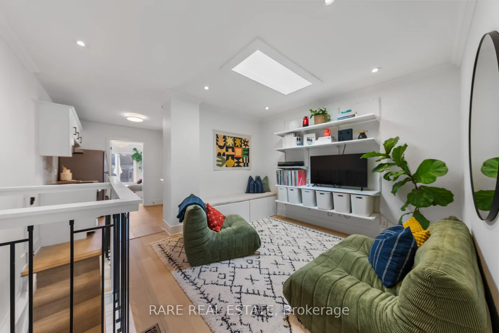 Photo 6 of 283 Chisholm Avenue, Toronto, Woodbine-Lumsden — HOMEH