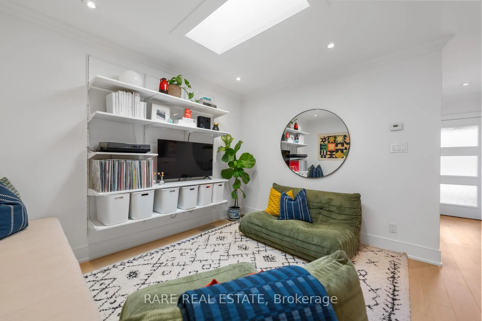 Photo 7 of 283 Chisholm Avenue, Toronto, Woodbine-Lumsden — HOMEH