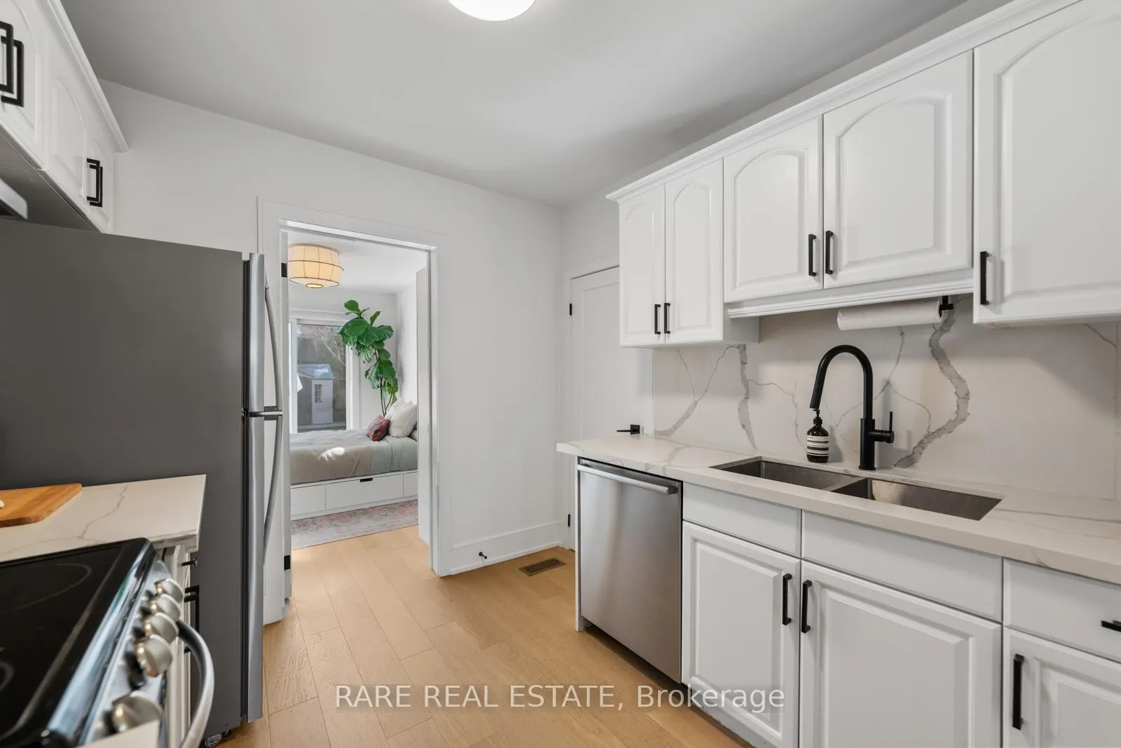 Photo 11 of 283 Chisholm Avenue, Toronto, Woodbine-Lumsden — HOMEH