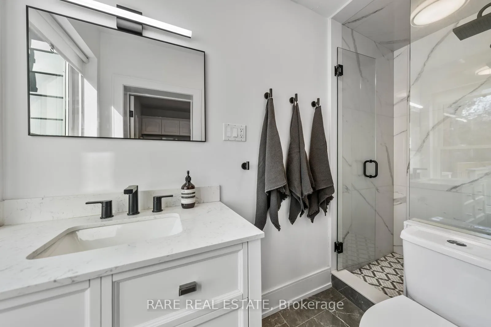 Photo 19 of 283 Chisholm Avenue, Toronto, Woodbine-Lumsden — HOMEH