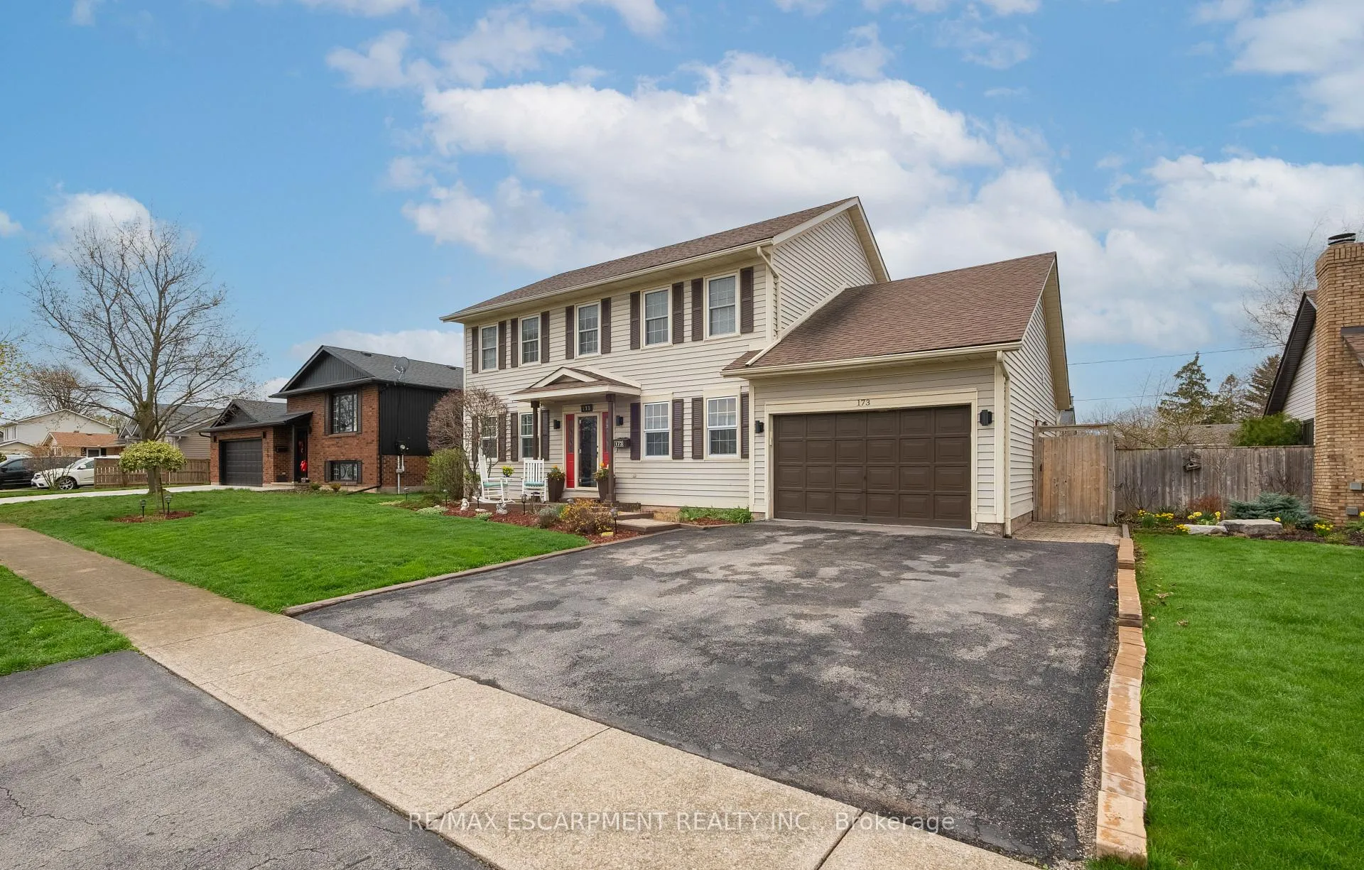 Photo 2 of 173 Green Pointe Drive, Welland, N. Welland — HOMEH