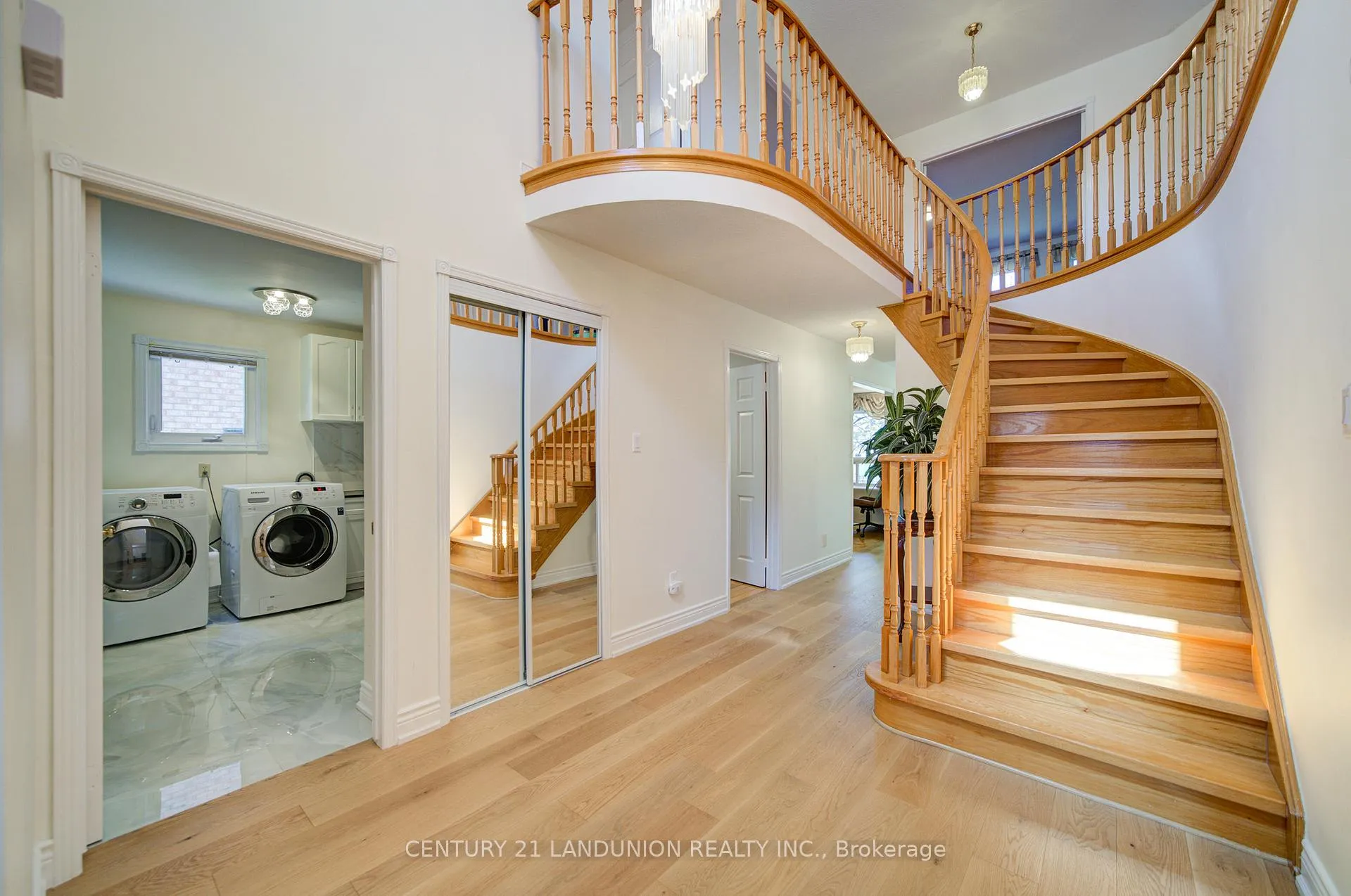 Photo 4 of 49 John Stiver Crescent, Markham, Buttonville — HOMEH
