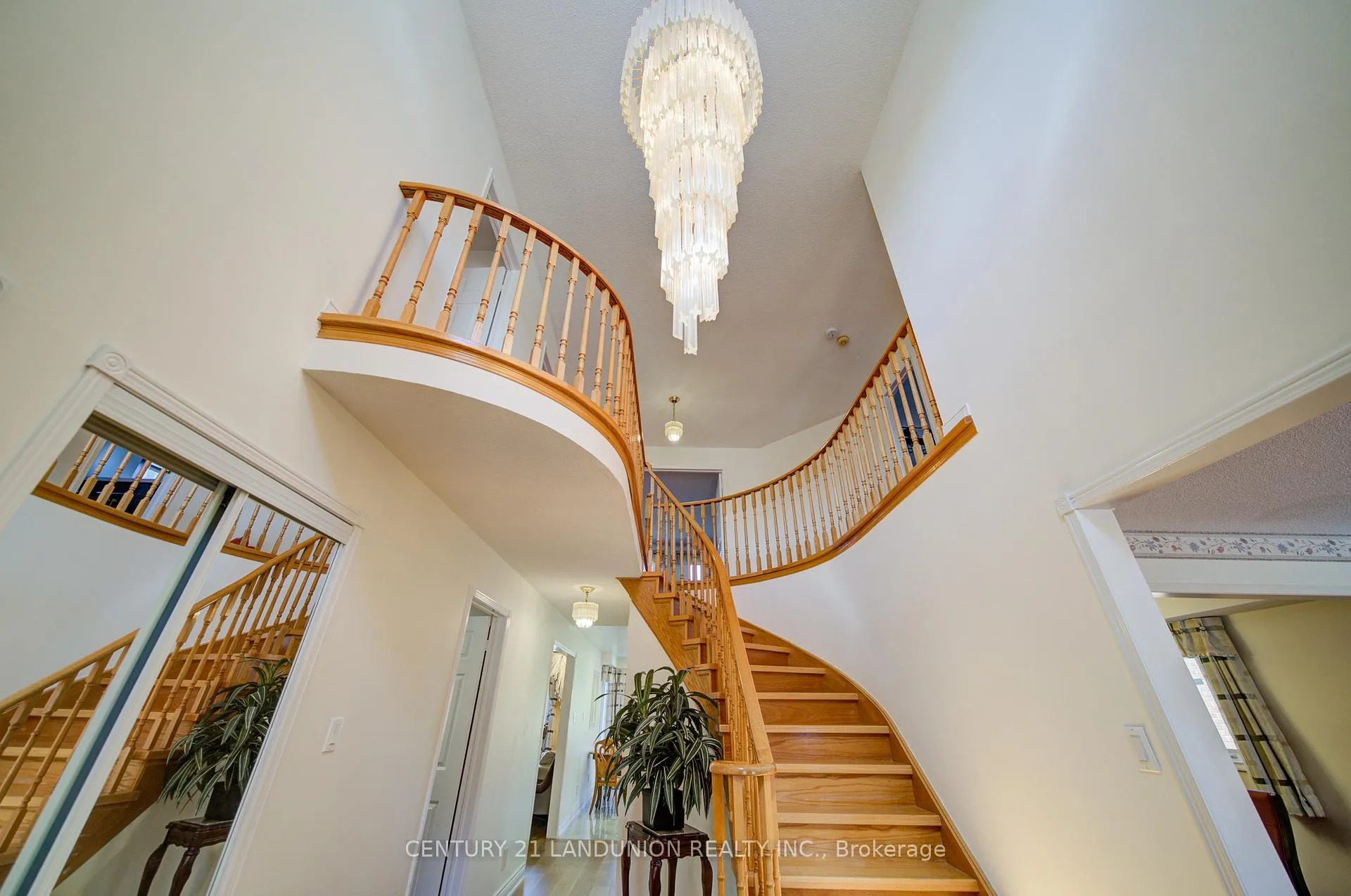 Photo 5 of 49 John Stiver Crescent, Markham, Buttonville — HOMEH