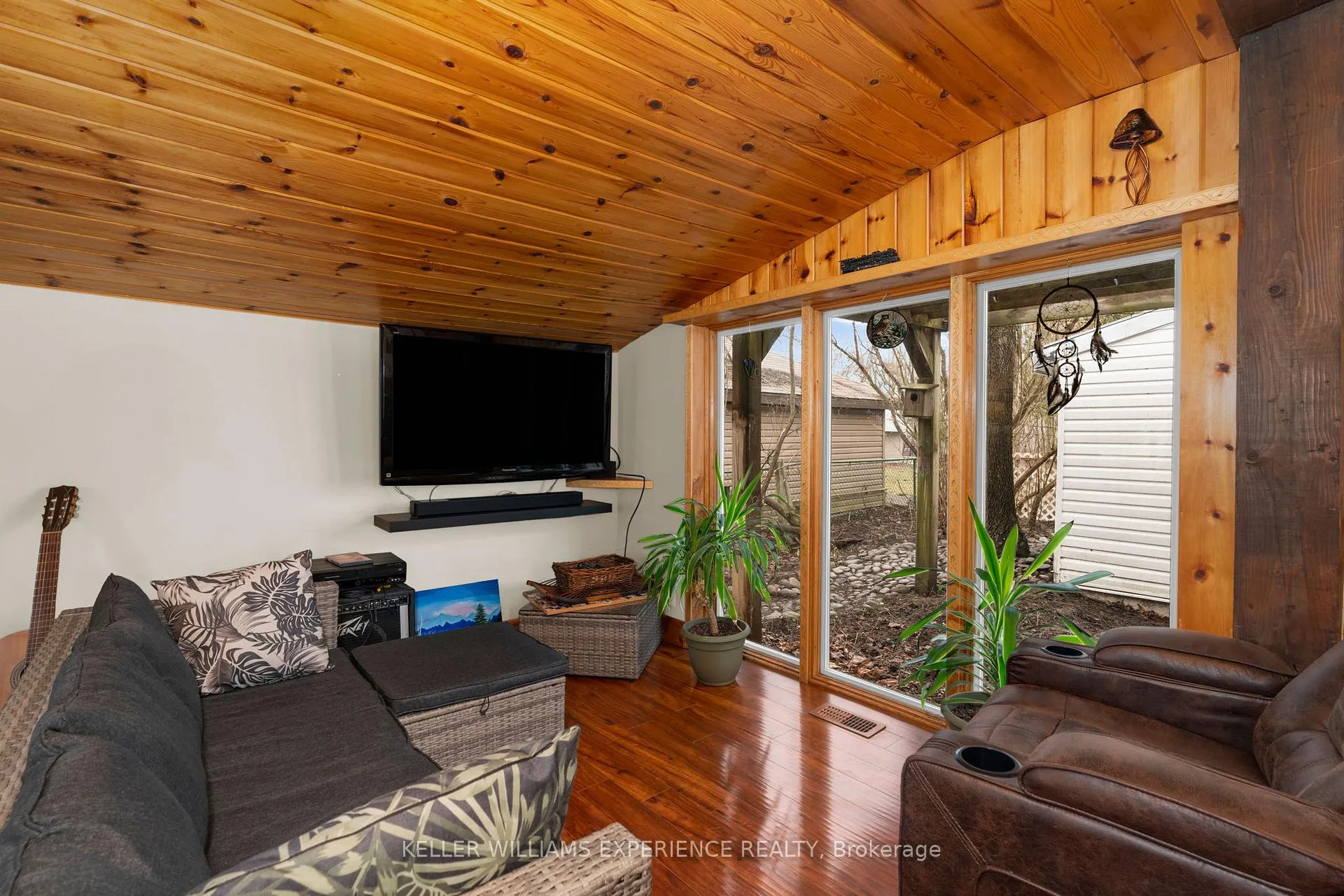 Photo 2 of 520 First Street N, Gravenhurst, Muskoka (S) — HOMEH