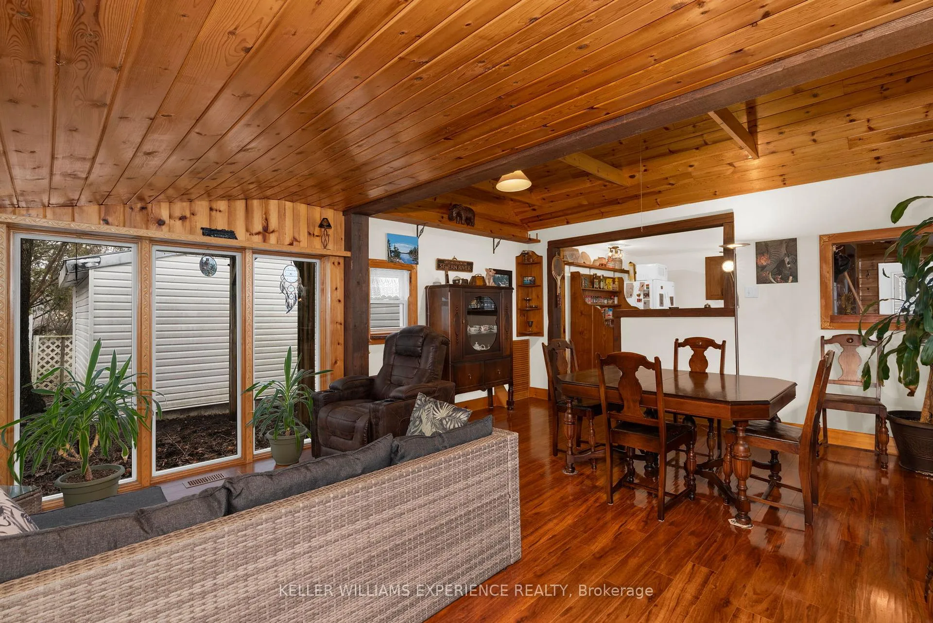 Photo 3 of 520 First Street N, Gravenhurst, Muskoka (S) — HOMEH