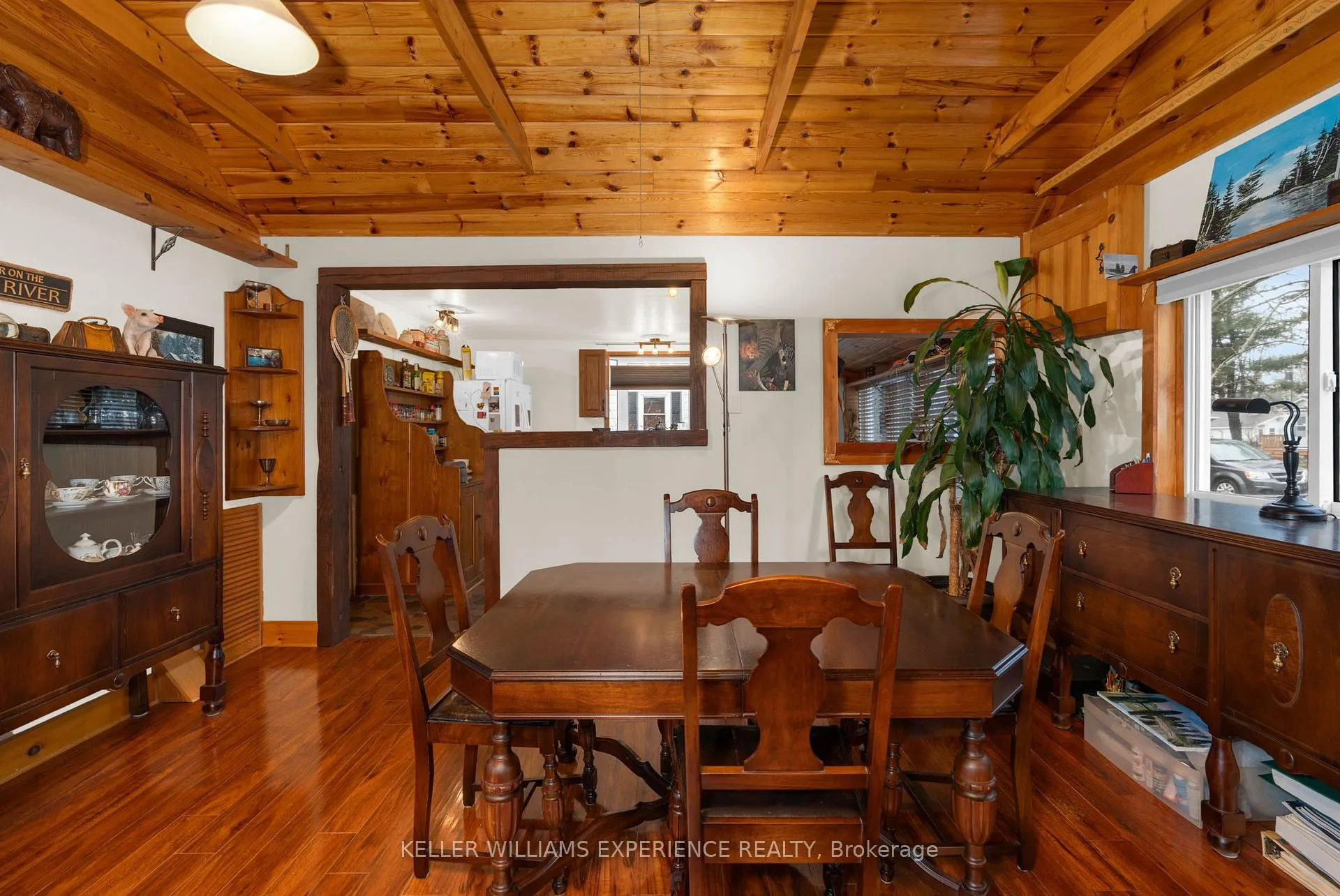 Photo 4 of 520 First Street N, Gravenhurst, Muskoka (S) — HOMEH