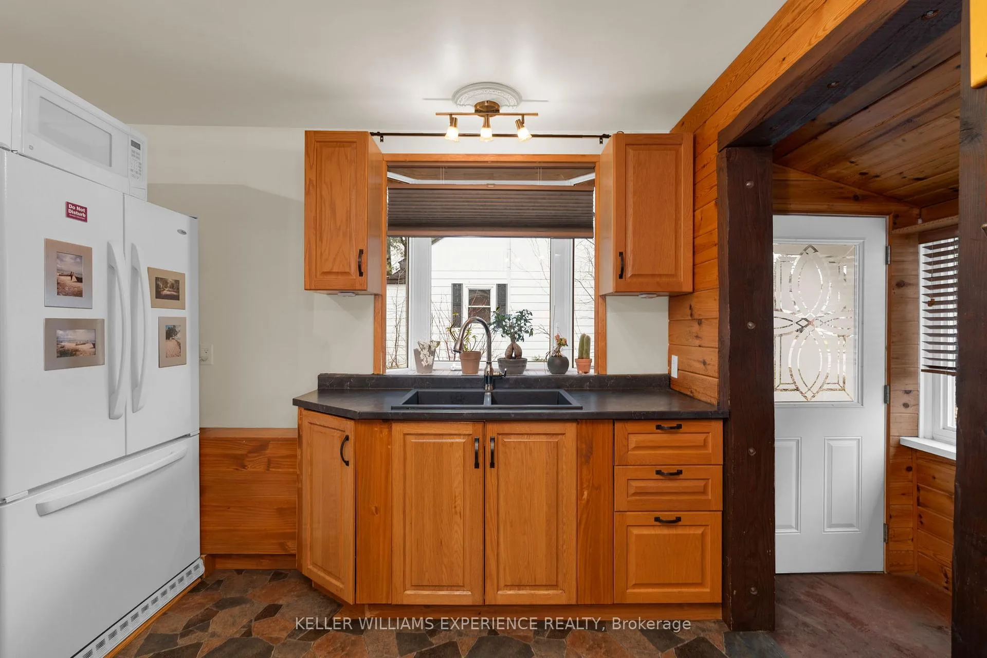 Photo 6 of 520 First Street N, Gravenhurst, Muskoka (S) — HOMEH