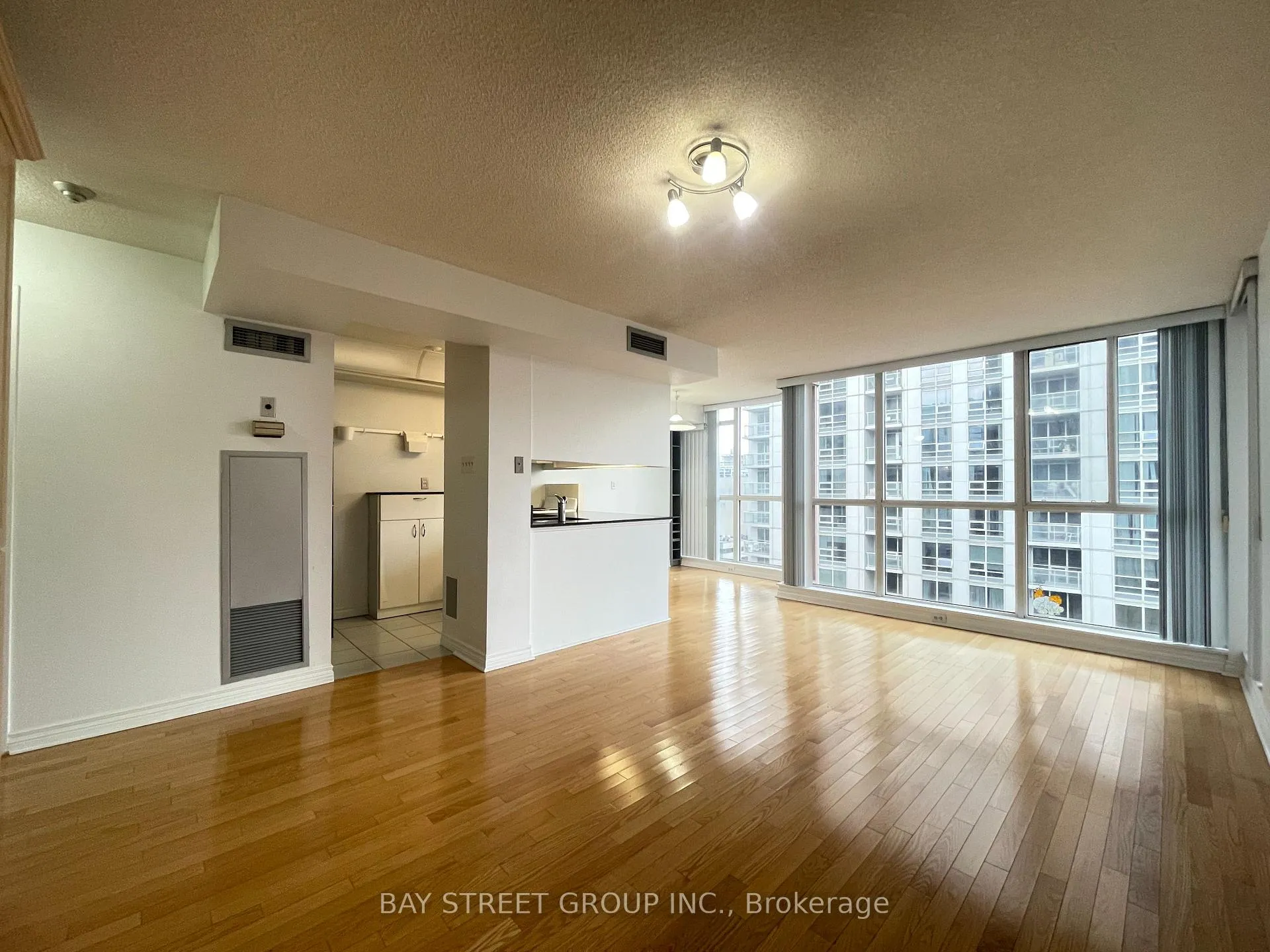 Photo 2 of Unit 1910, 736 Bay Street, Toronto, Bay Street Corridor — HOMEH
