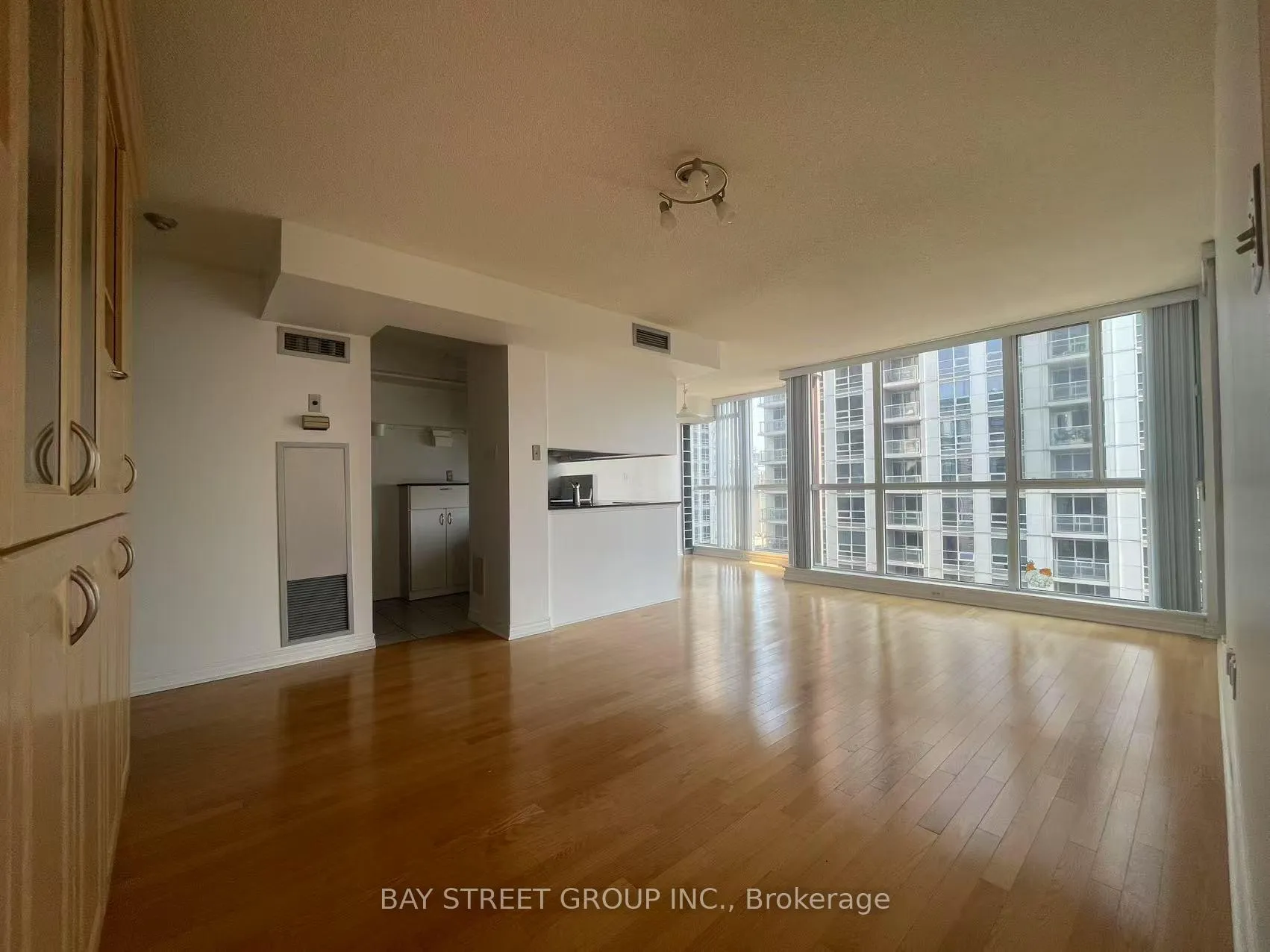 Photo 12 of Unit 1910, 736 Bay Street, Toronto, Bay Street Corridor — HOMEH
