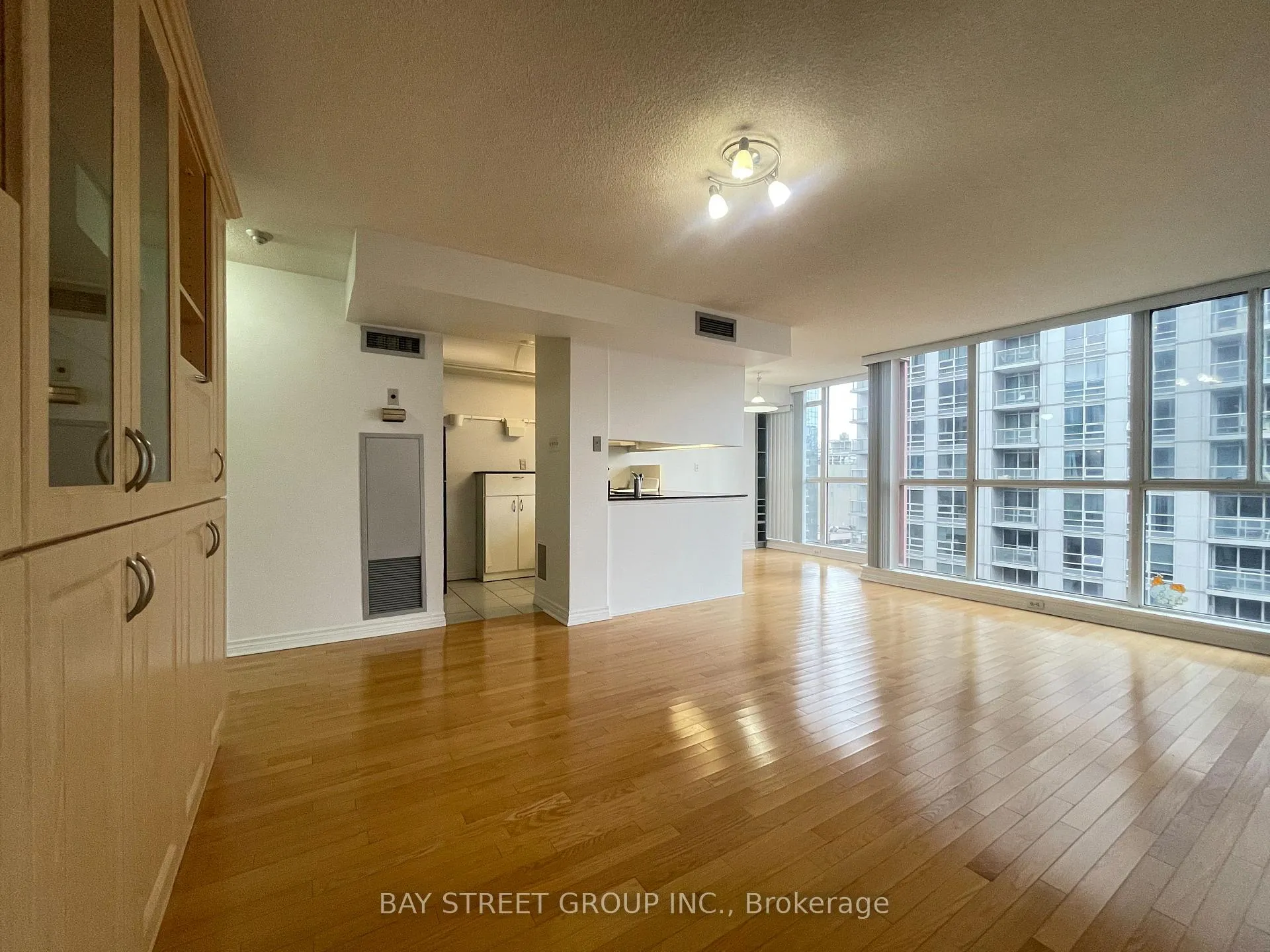 Photo 3 of Unit 1910, 736 Bay Street, Toronto, Bay Street Corridor — HOMEH
