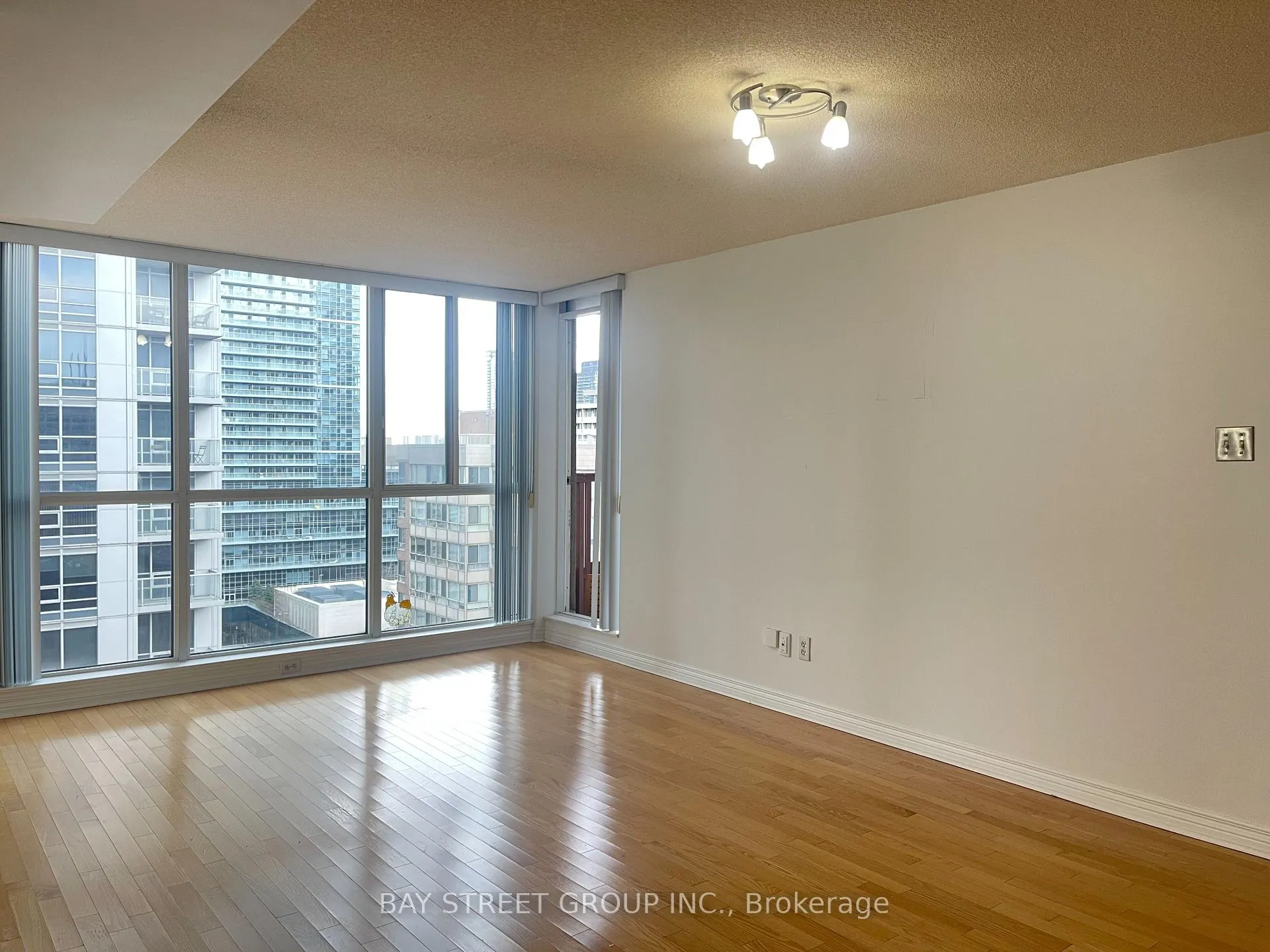 Photo 5 of Unit 1910, 736 Bay Street, Toronto, Bay Street Corridor — HOMEH