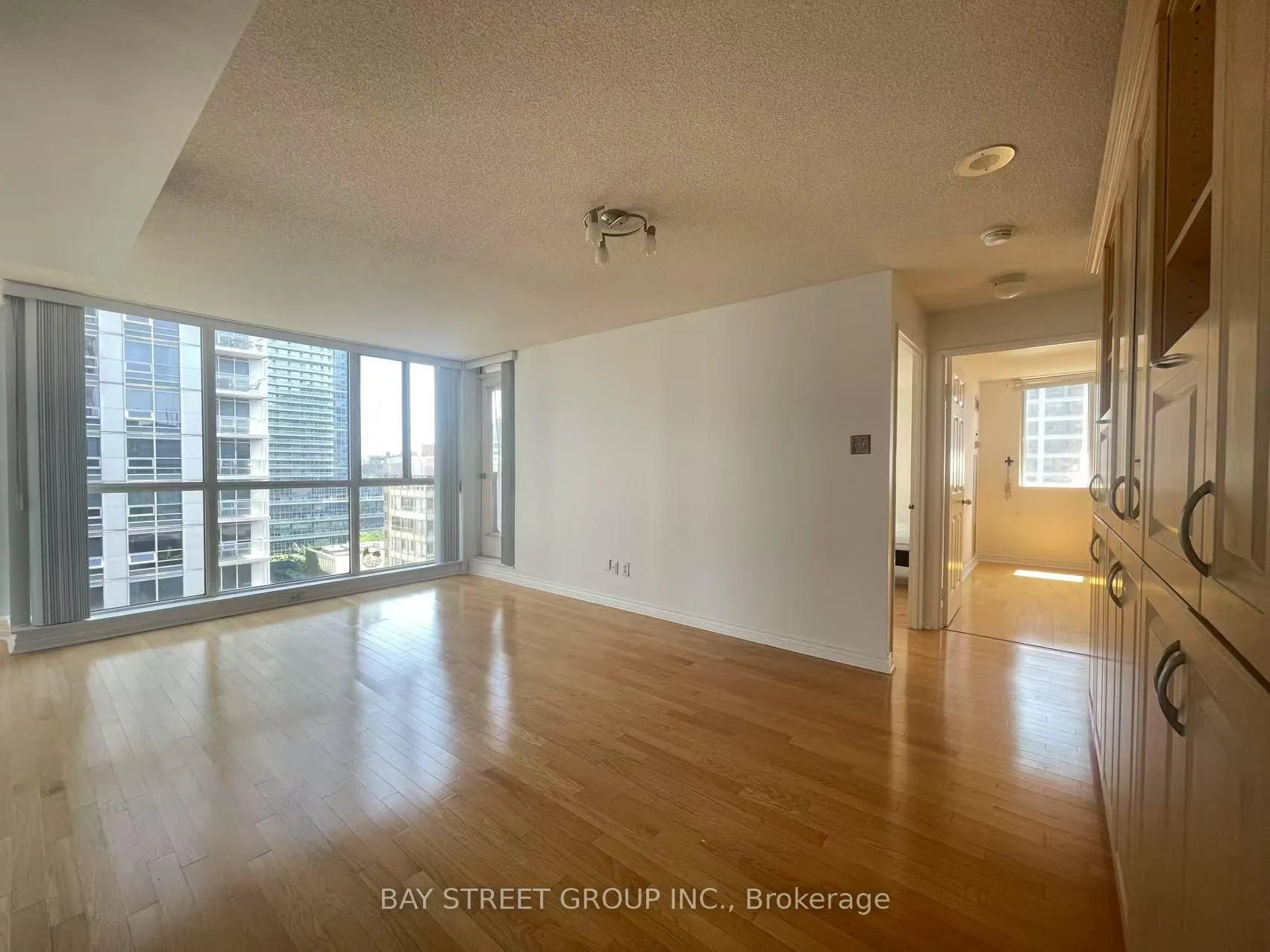 Photo 6 of Unit 1910, 736 Bay Street, Toronto, Bay Street Corridor — HOMEH