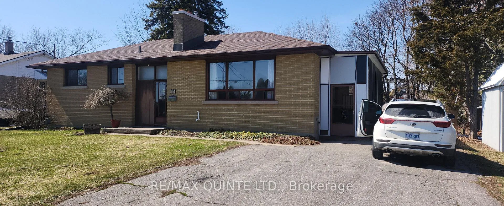 Photo 3 of 12 Wedgewood Road, Loyalist, Amherstview — HOMEH