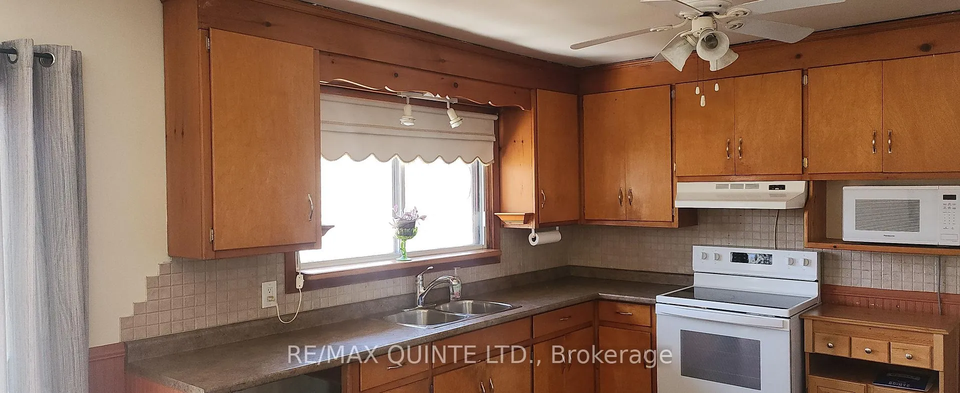 Photo 8 of 12 Wedgewood Road, Loyalist, Amherstview — HOMEH