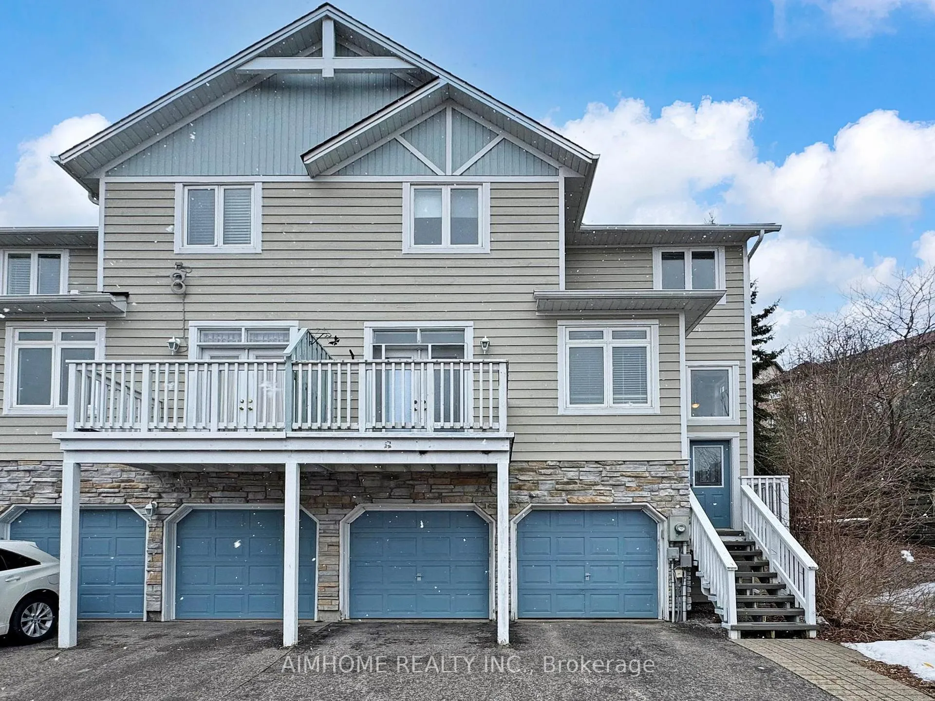 Photo 2 of 962 On Bogart Circle, Newmarket, Gorham-College Manor — HOMEH