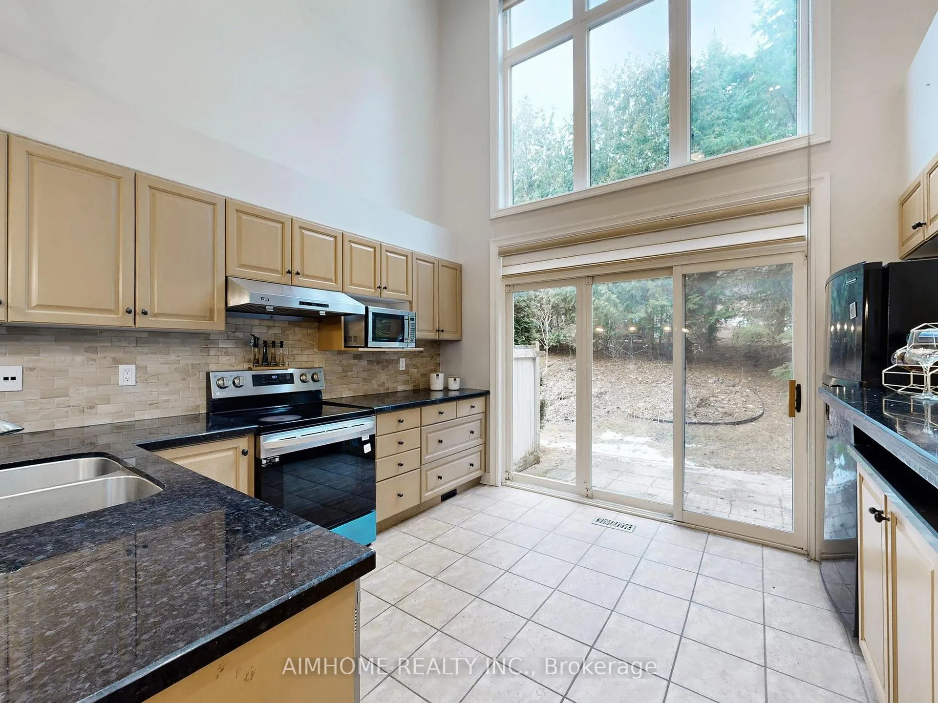 Photo 15 of 962 On Bogart Circle, Newmarket, Gorham-College Manor — HOMEH